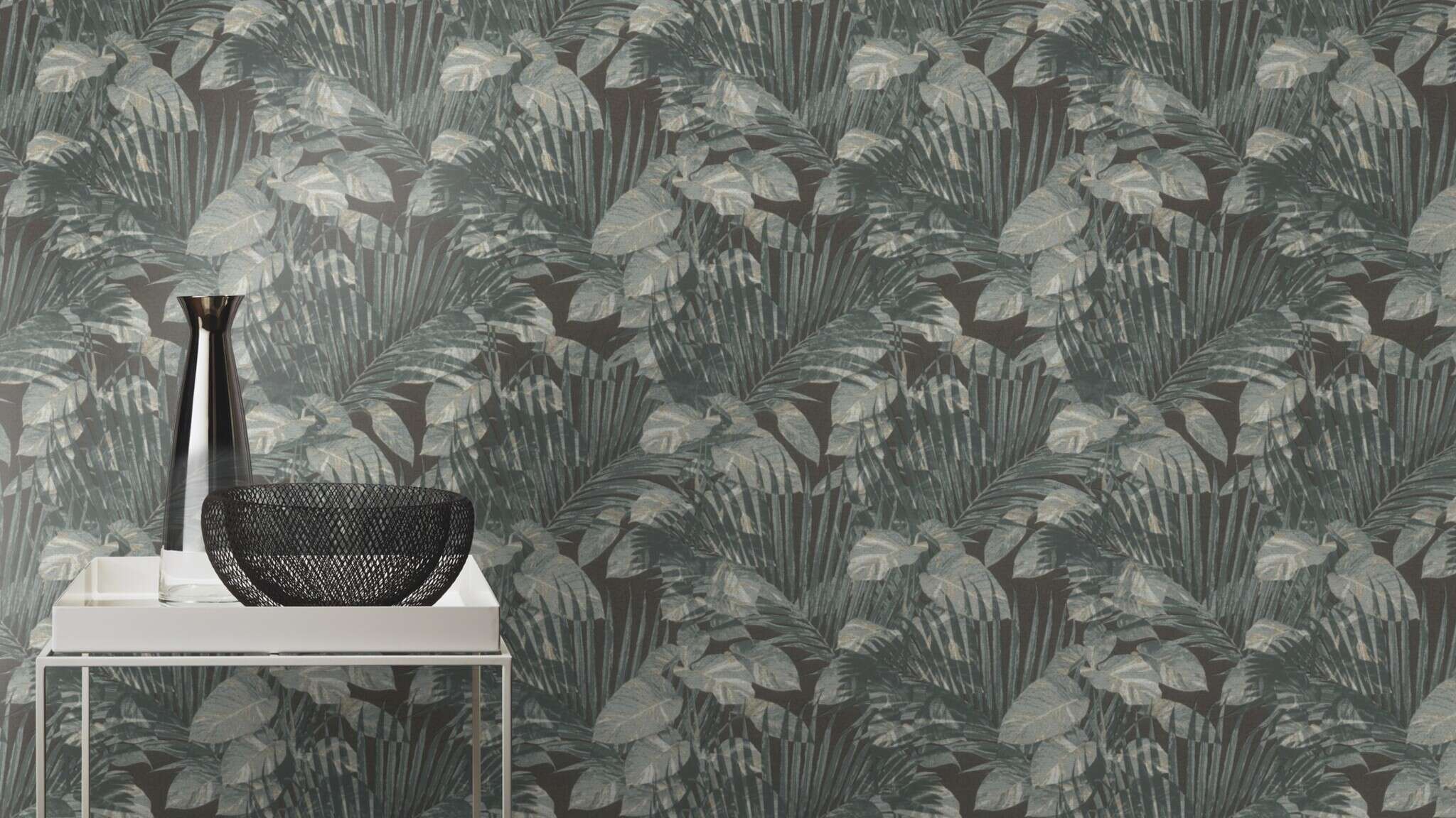 10-600179 Raumsituationen 4 Room with Tropical wallpaper with palm leaves and monstera