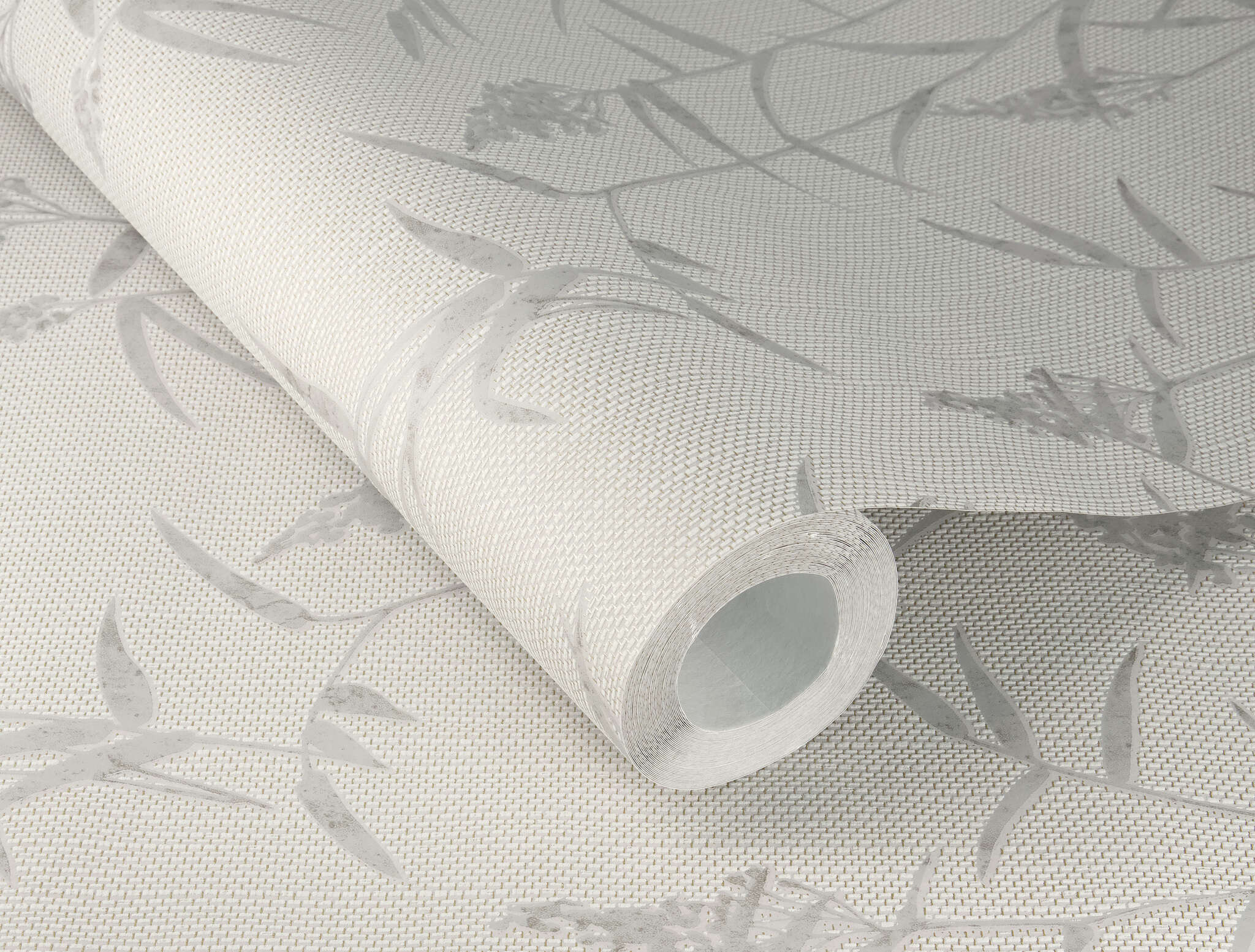 10-312911 Detailaufnahmen 3 Detailed image of Light grey non-woven wallpaper with a delicate, tone-on-tone grass motif.