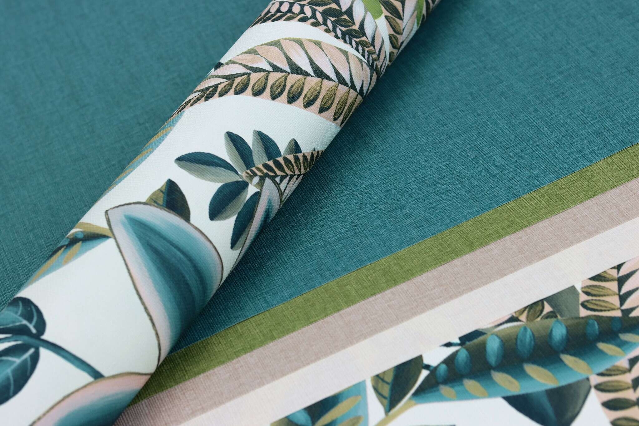 10-484649 Detailaufnahmen 4 Detailed image of Single-colour wallpaper with a textile texture