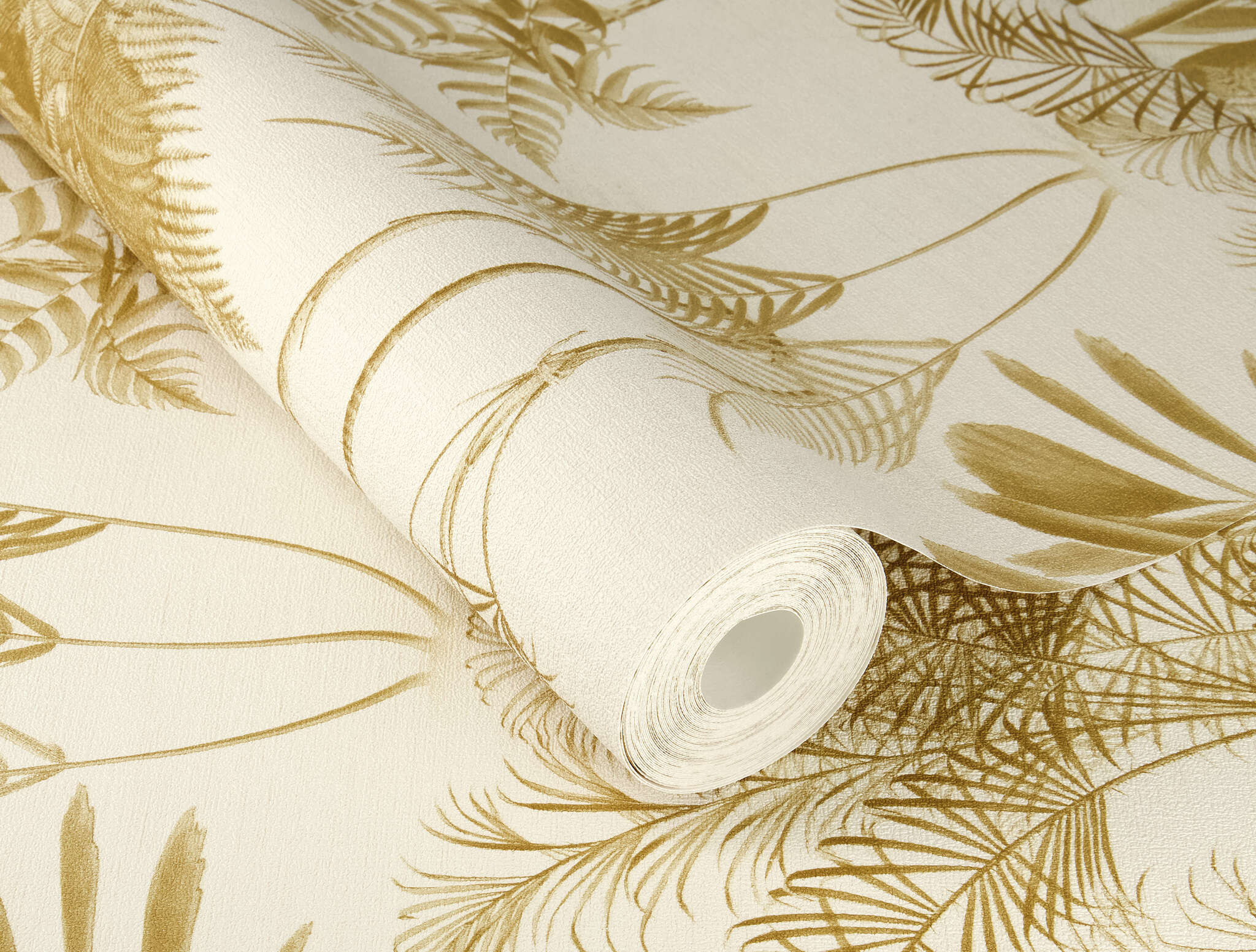 10-555158 Detailaufnahmen 2 Detailed image of Palm wallpaper with exotic leaves in a vintage look and plaster texture