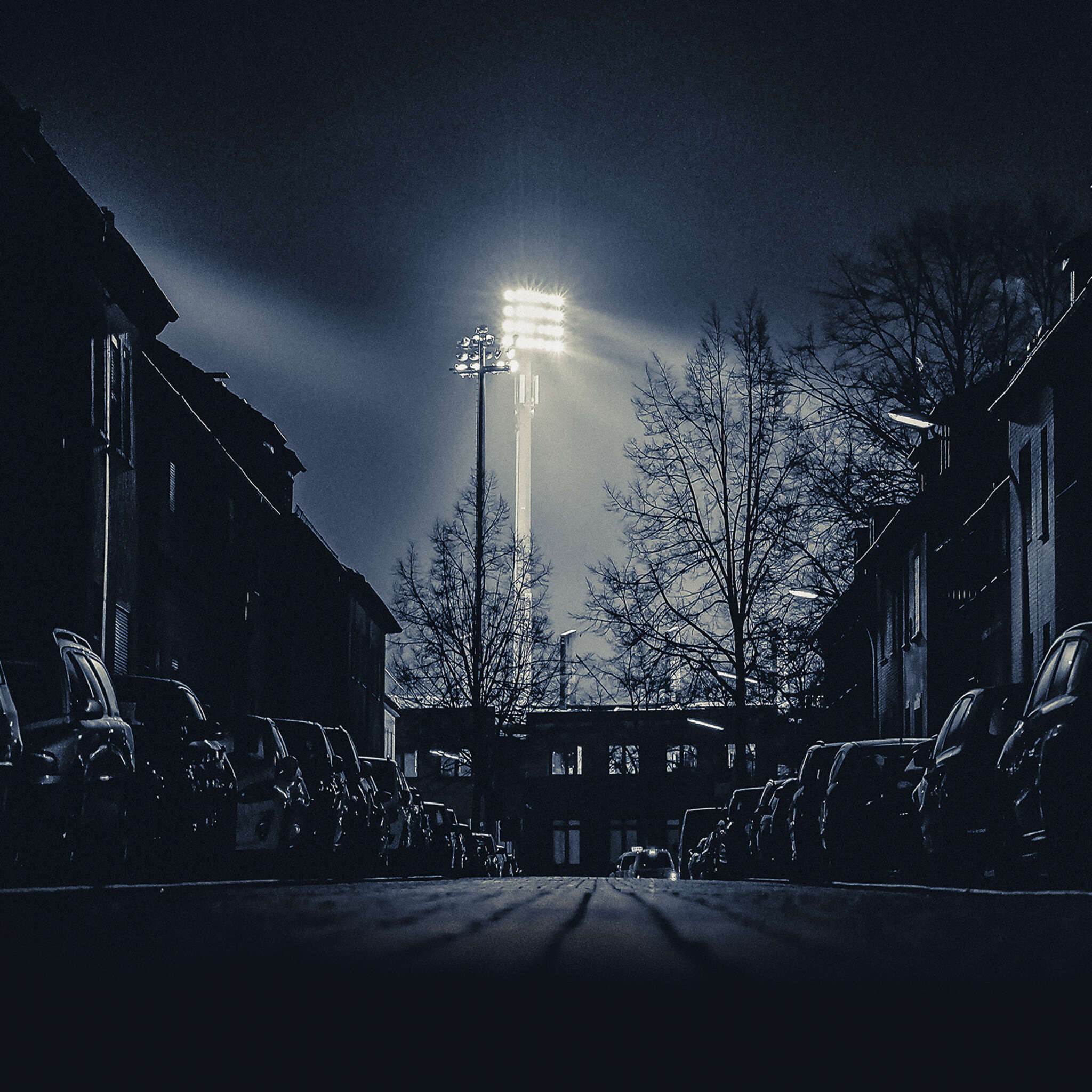 10-365467 D2C Vorschaubild 1 VfL Osnabrück Vliestapete Bremer Brücke bei Nacht Fototapete 365467