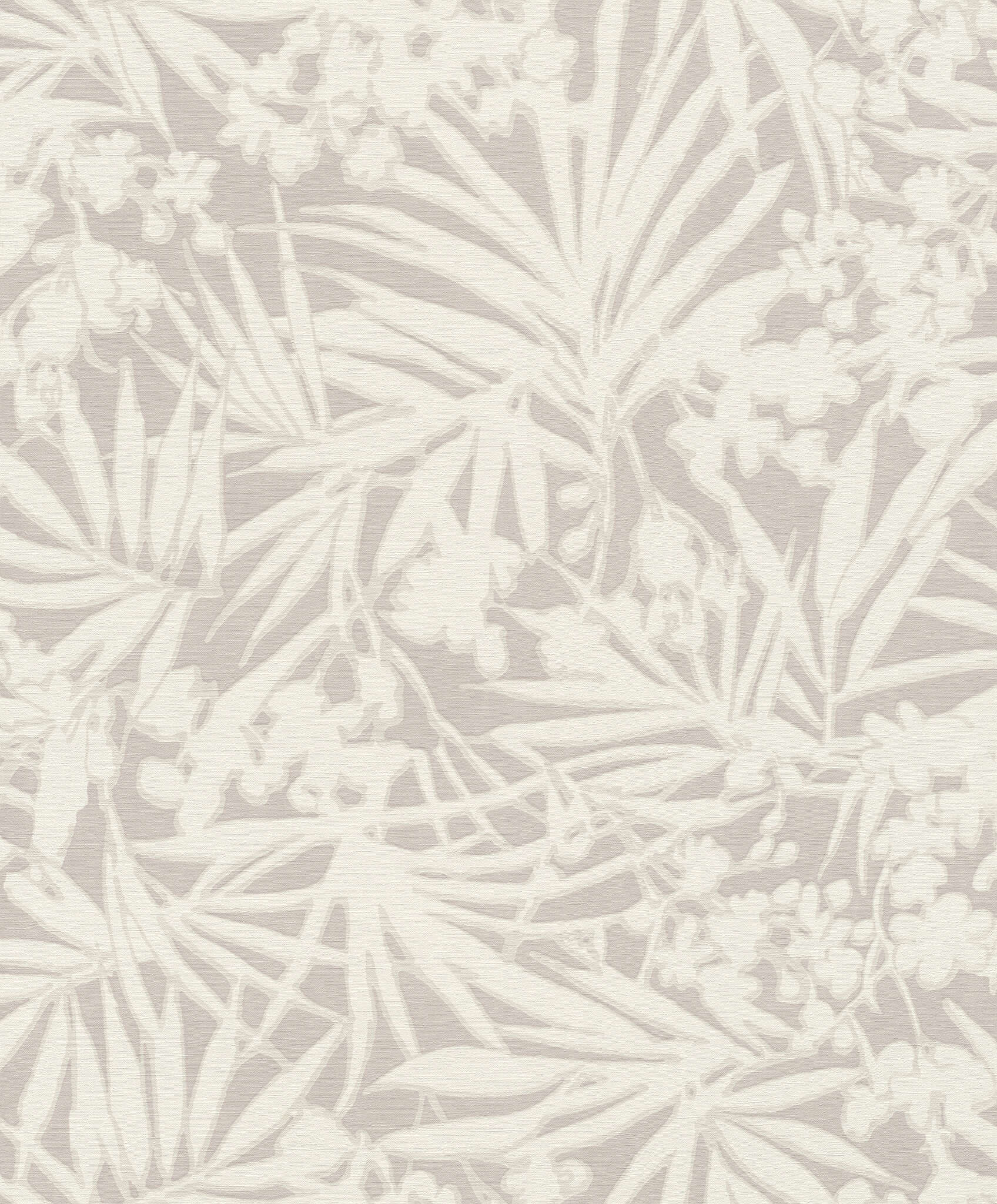 10-330304 Artikelscan 1 Feine Blatt- und Blütenstruktur in hellem Greige auf cremefarbenem Grund – dezent tropisch und wohnlich.