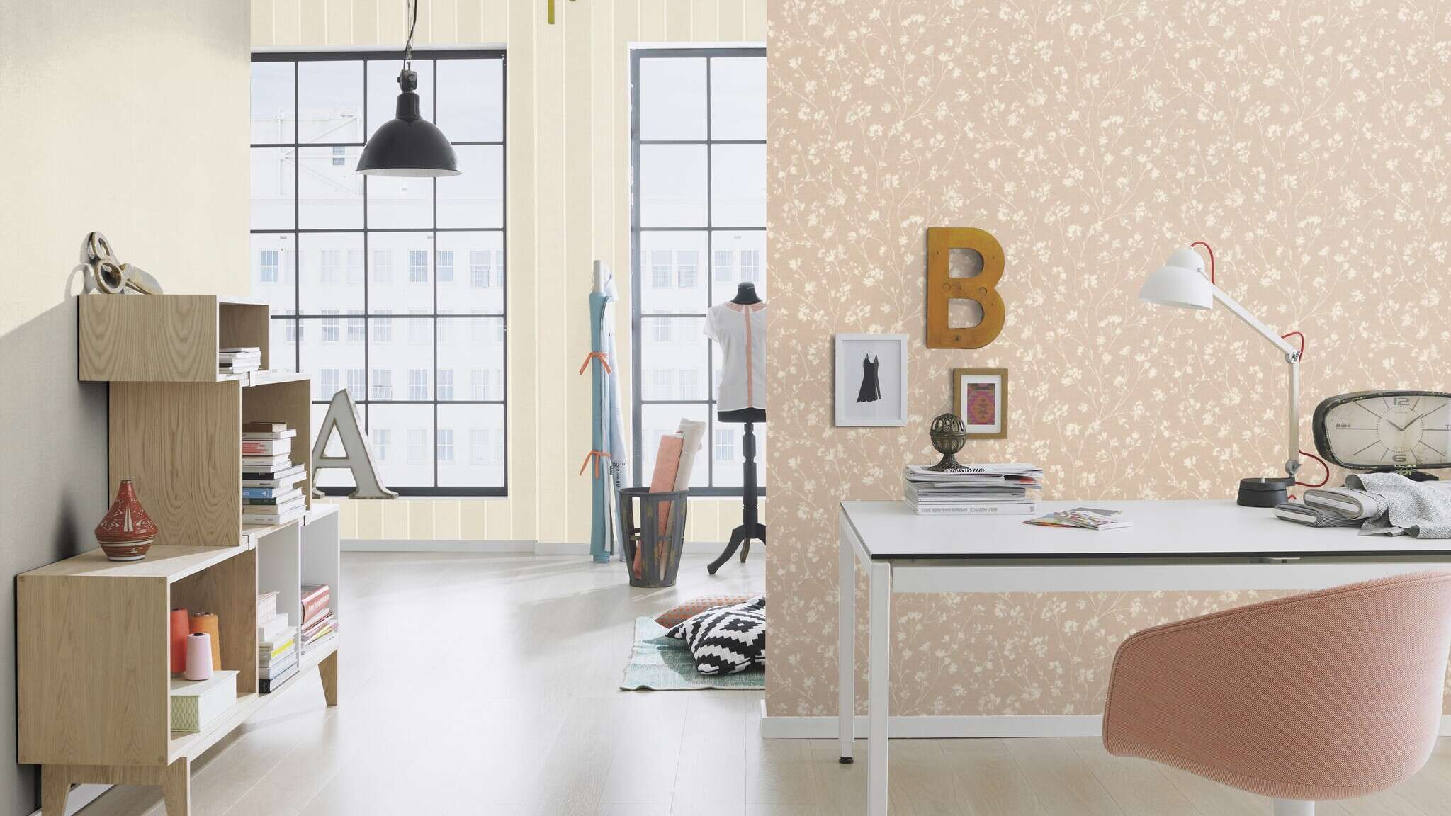 10-463811 Raumsituationen 3 Room with Light, delicate flowers on a beige background – a soft, calm design for natural interior design.