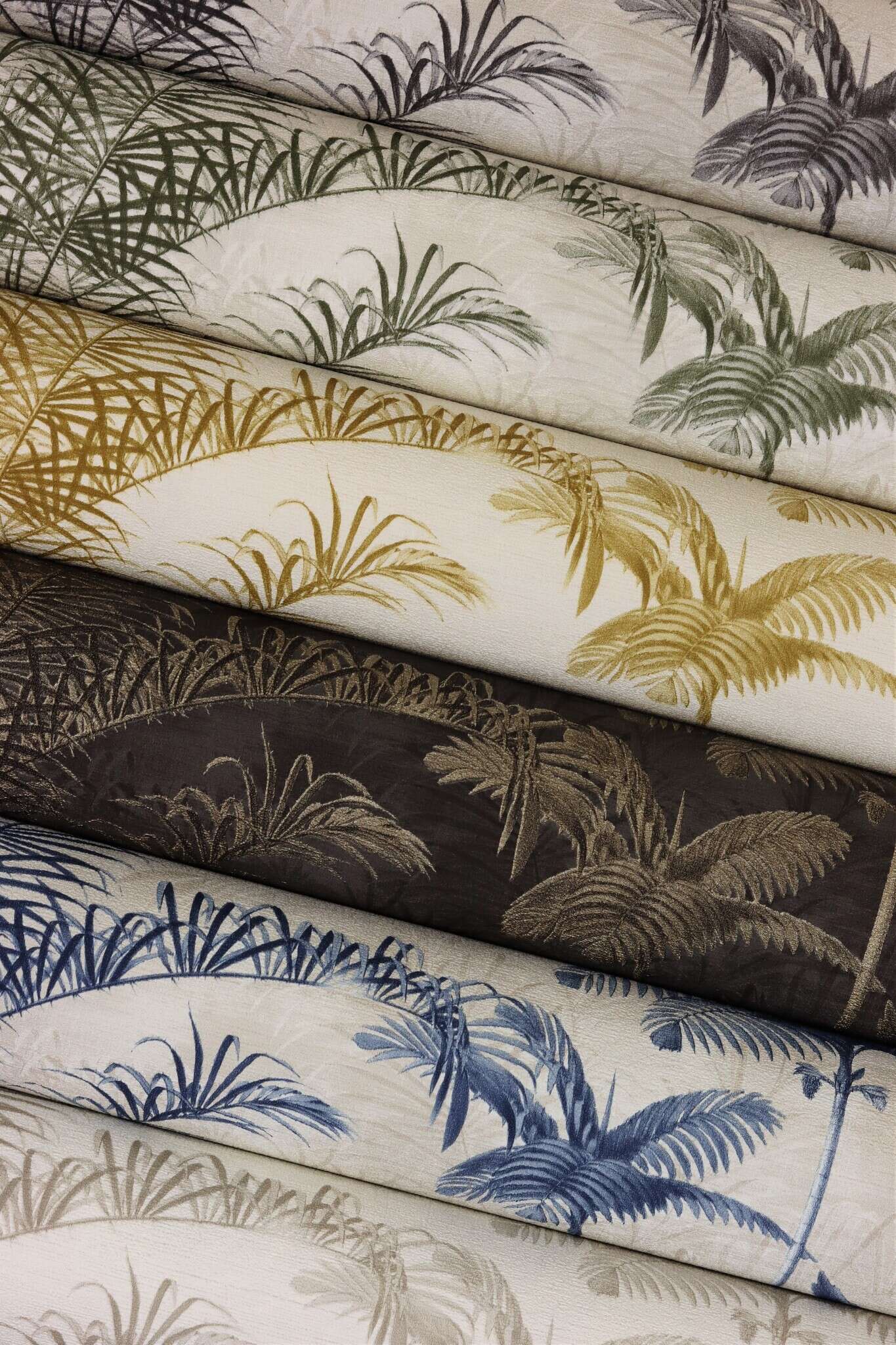 10-555158 Detailaufnahmen 11 Image détaillée de Papier peint palmiers avec des feuilles exotiques au look vintage et une texture enduite