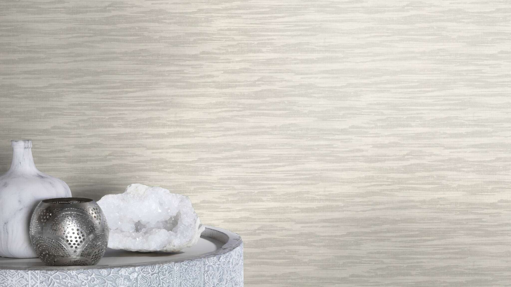 10-720440 Raumsituationen 2 Room with Wallpaper with horizontal lines and grooved texture