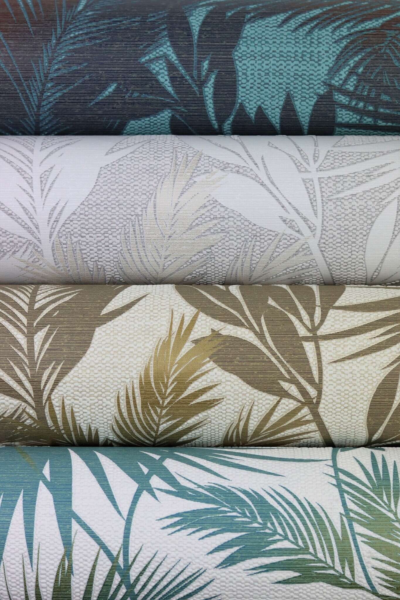 10-704143 Detailaufnahmen 3 Palm leaves non-woven wallpaper in turquoise 704143