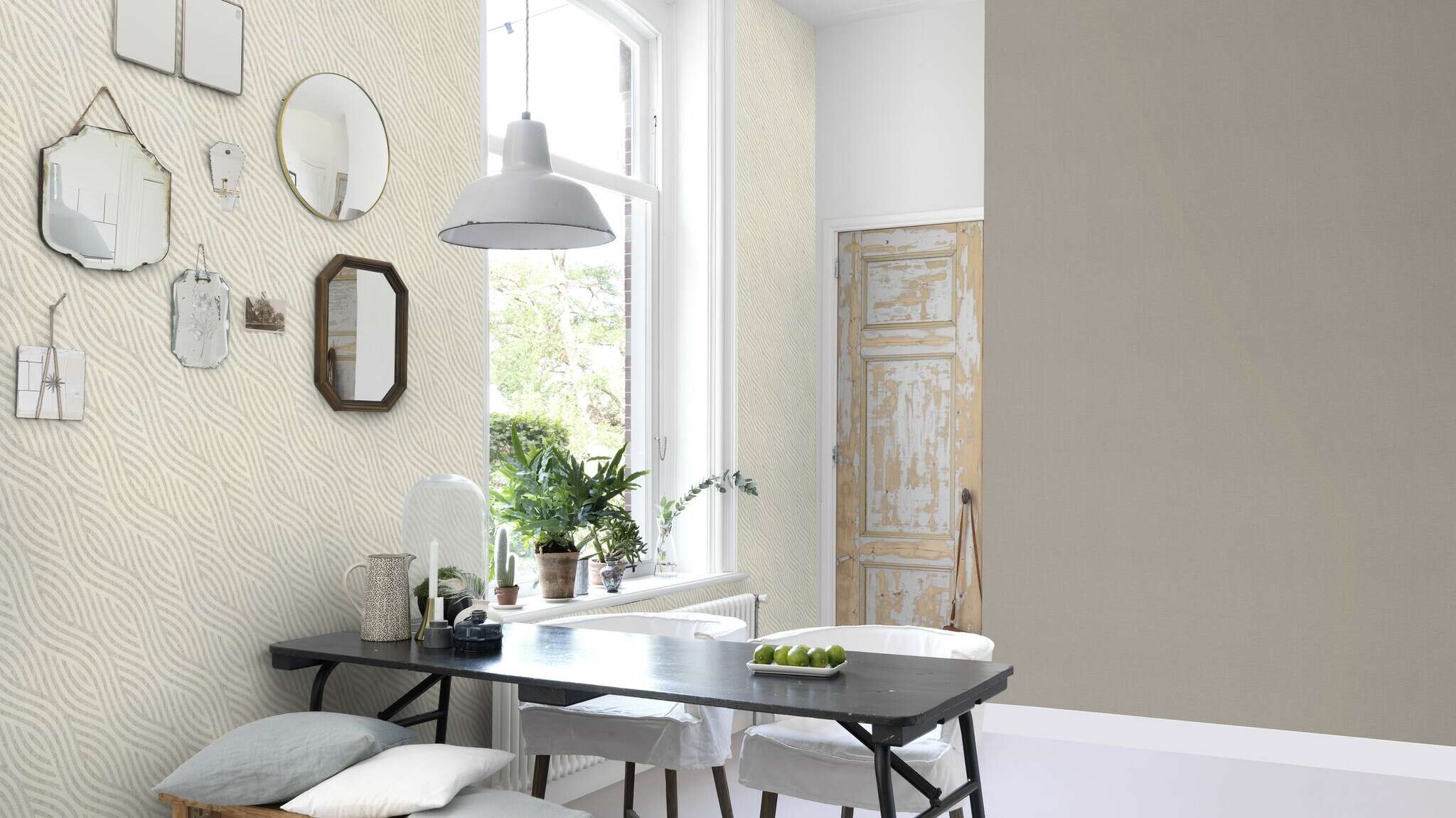 10-452037 Raumsituationen 2 Une chambre avec Papier peint gris avec une surface calme et un aspect textile