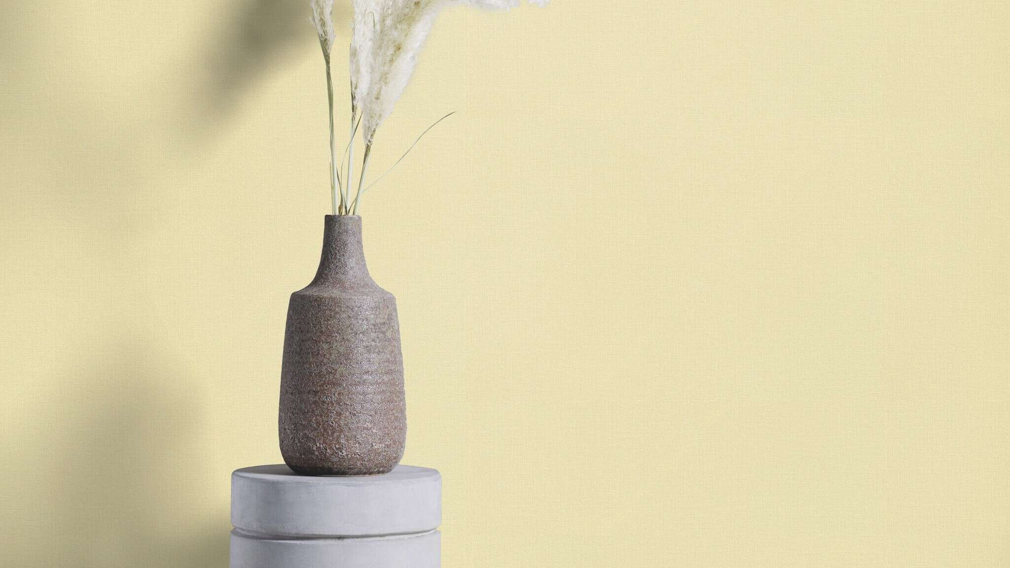 10-447521 Raumsituationen 2 Room with Plain non-woven wallpaper in delicate light yellow with a fabric-like linen texture