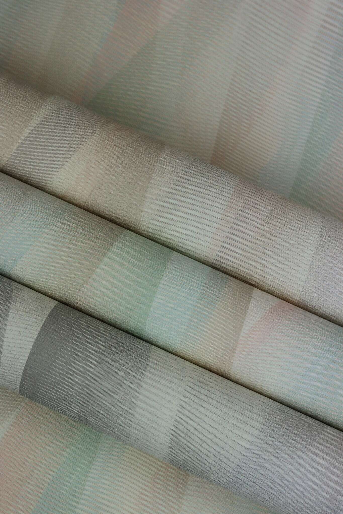 10-651522 Detailaufnahmen 5 Detailed image of Wallpaper with waves and sweeping colour gradients