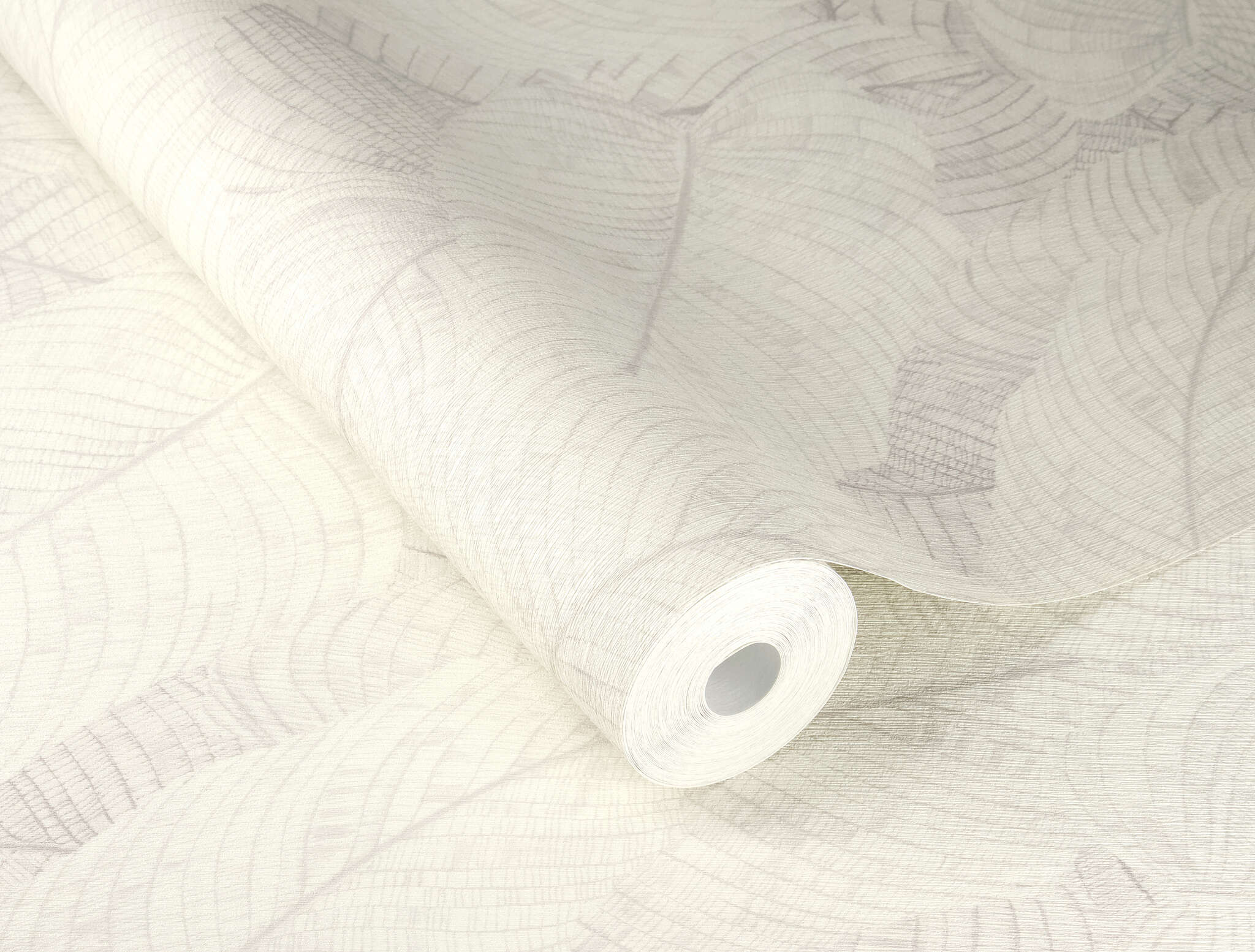 10-720525 Detailaufnahmen 1 Detailed image of Large, overlapping, cream-white leaves in a drawn look with a pearlescent shimmer