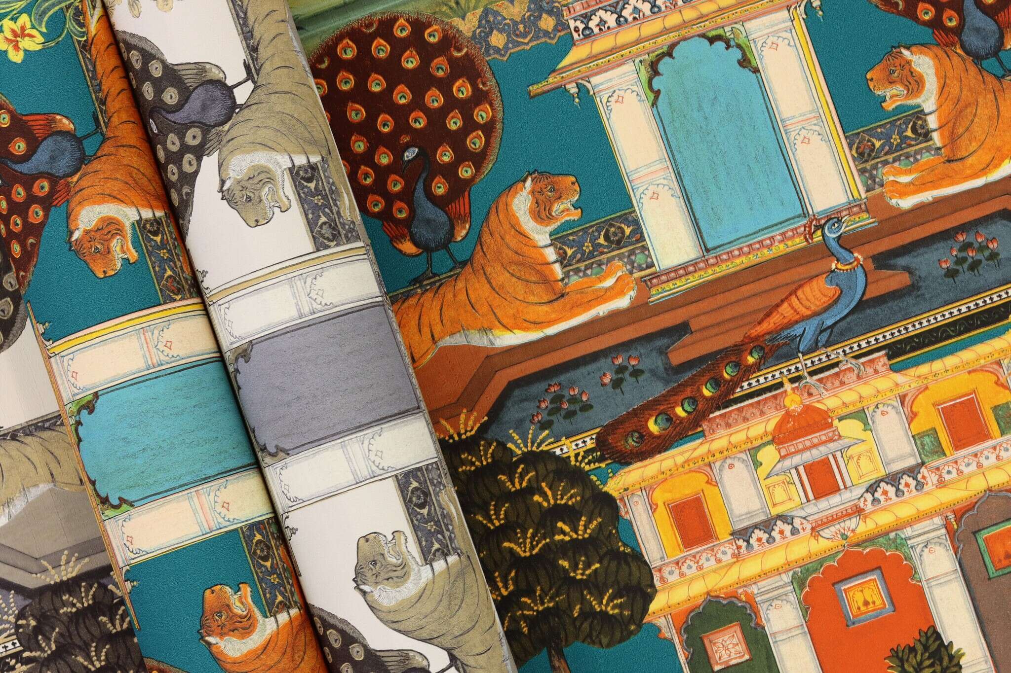 10-746228 Detailaufnahmen 4 Detailed image of Oriental wallpaper with animals in a symmetrical arrangement