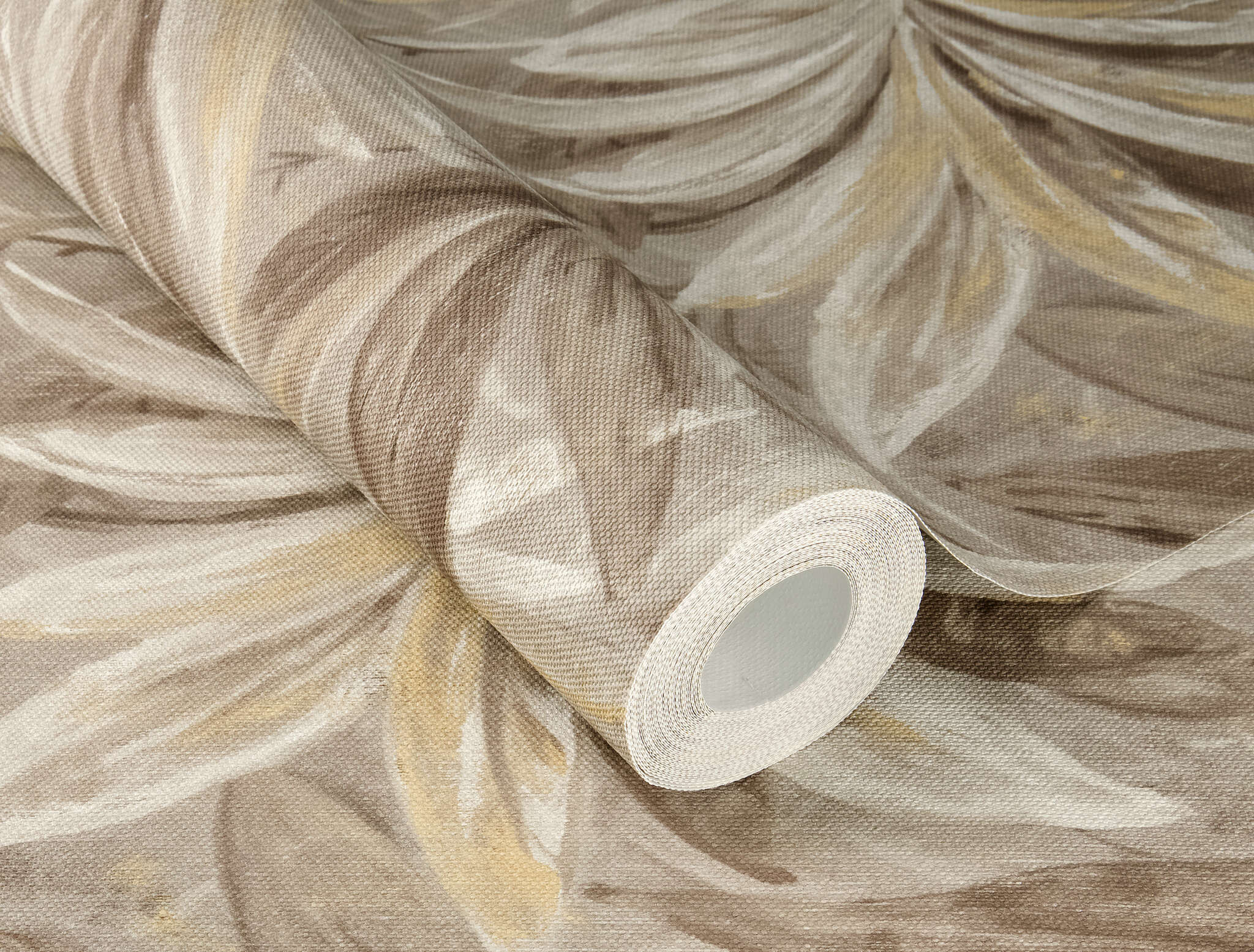10-547474 Detailaufnahmen 1 Detailed image of Wallpaper with stylised leaves and a fabric look