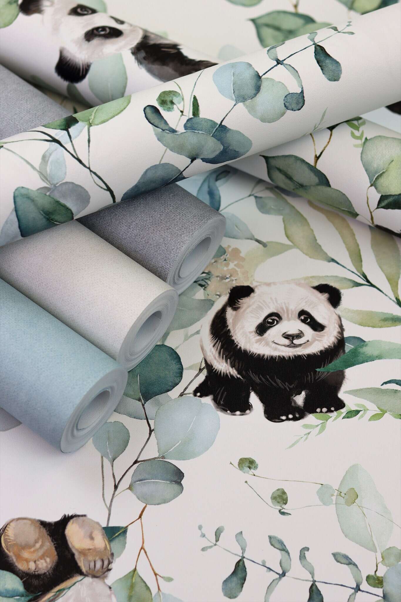 10-300215 Detailaufnahmen 2 Detailed image of Watercolour-style leaf wallpaper with finely drawn eucalyptus and fern leaves in muted green and blue tones