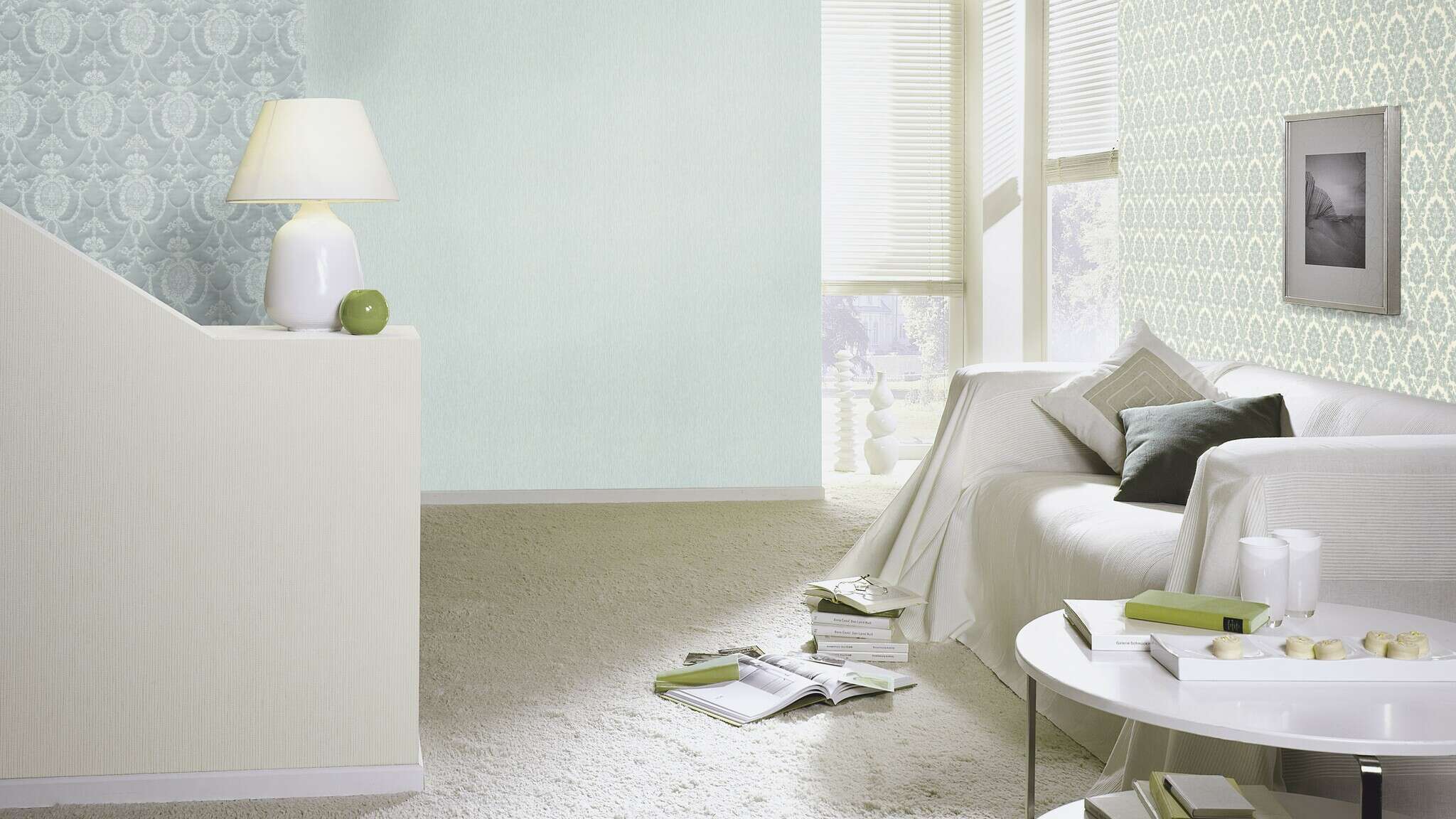 10-570533 Raumsituationen 4 Room with Silver-blue ornaments in classic baroque style on a cream-white background with a textile look