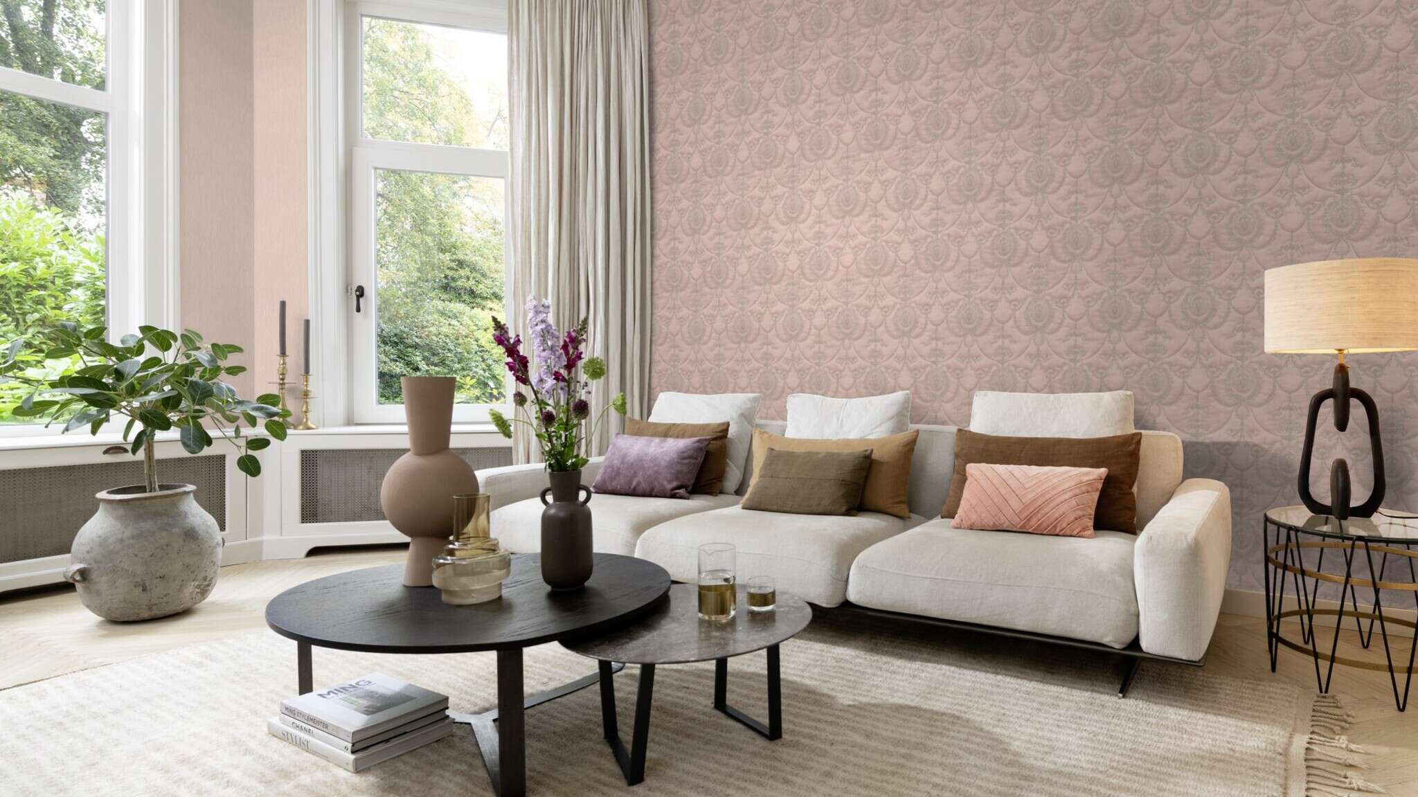 10-570021 Raumsituationen 6 Room with Single-colour wallpaper with shimmer effect