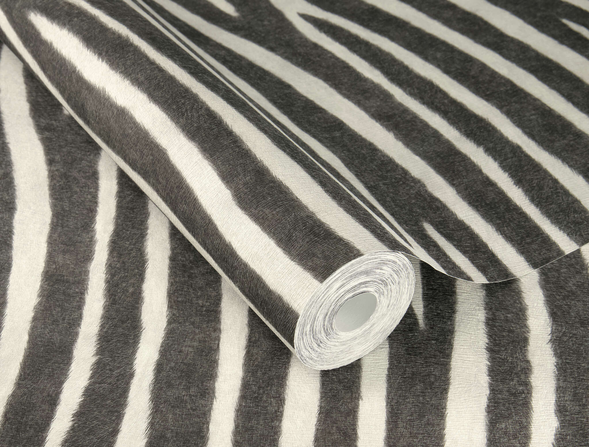 10-751727 Detailaufnahmen 1 Detailed image of Wallpaper with fur texture and zebra skin look