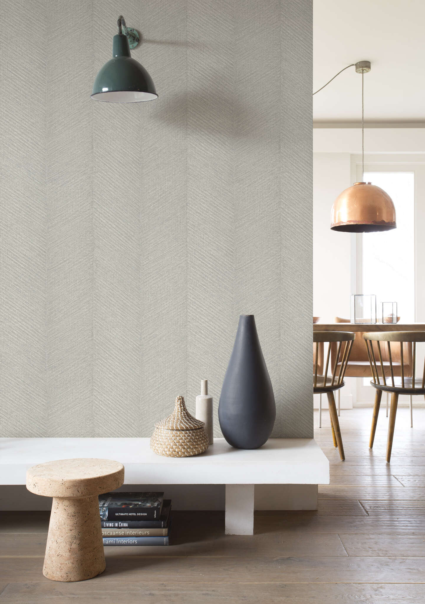 10-720358 Raumsituationen 1 Room with Wallpaper with chevron pattern and grooved texture
