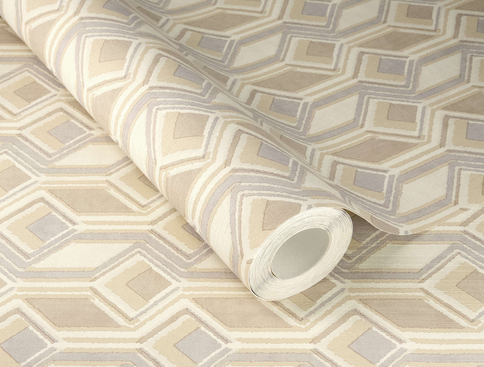 10-746518 Detailaufnahmen 1 Detailed image of Graphic wallpaper with squares, diamonds and lines in an ethnic design