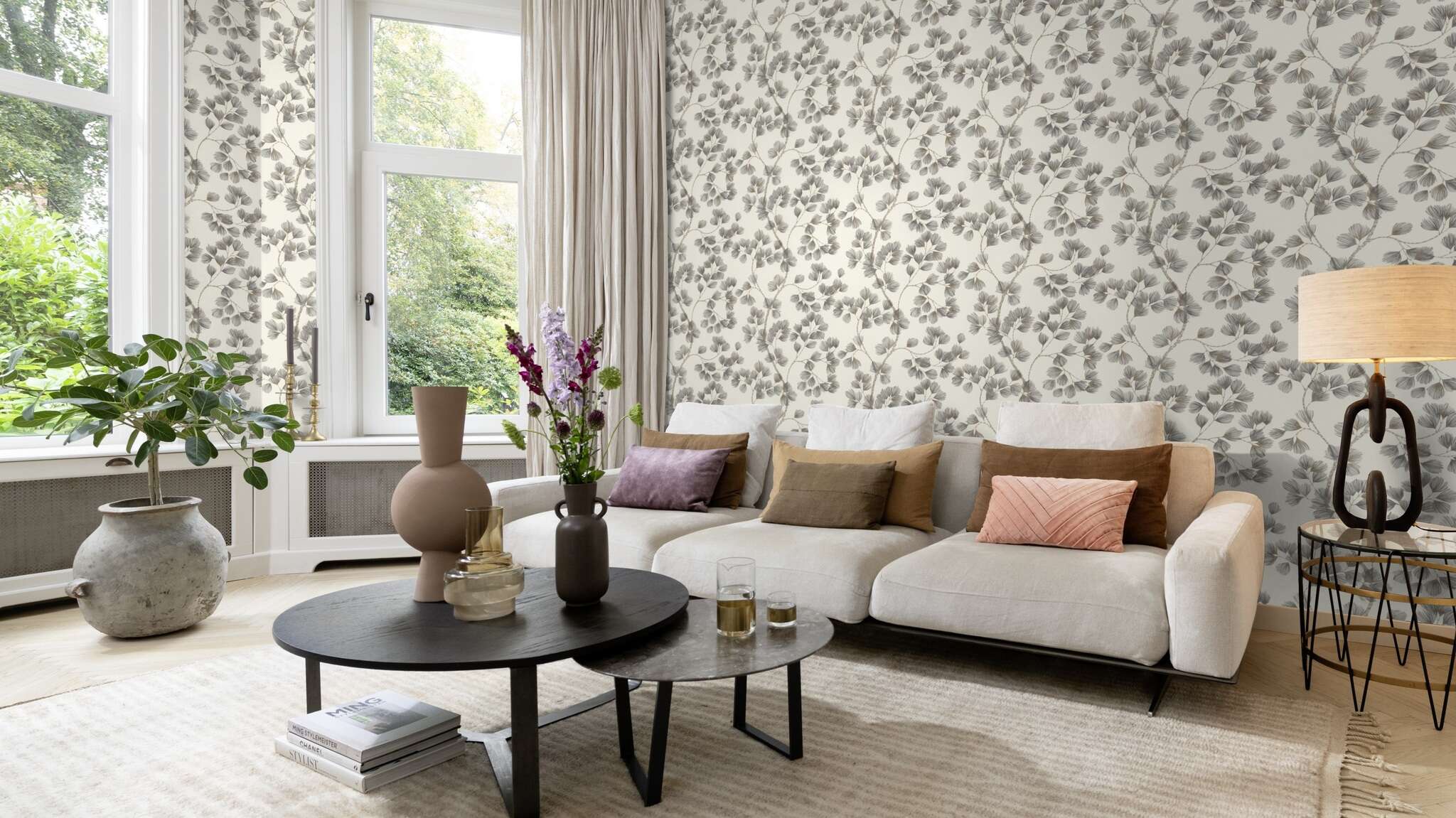 10-866933 Raumsituationen 2 Room with Wallpaper with branches and gold accents