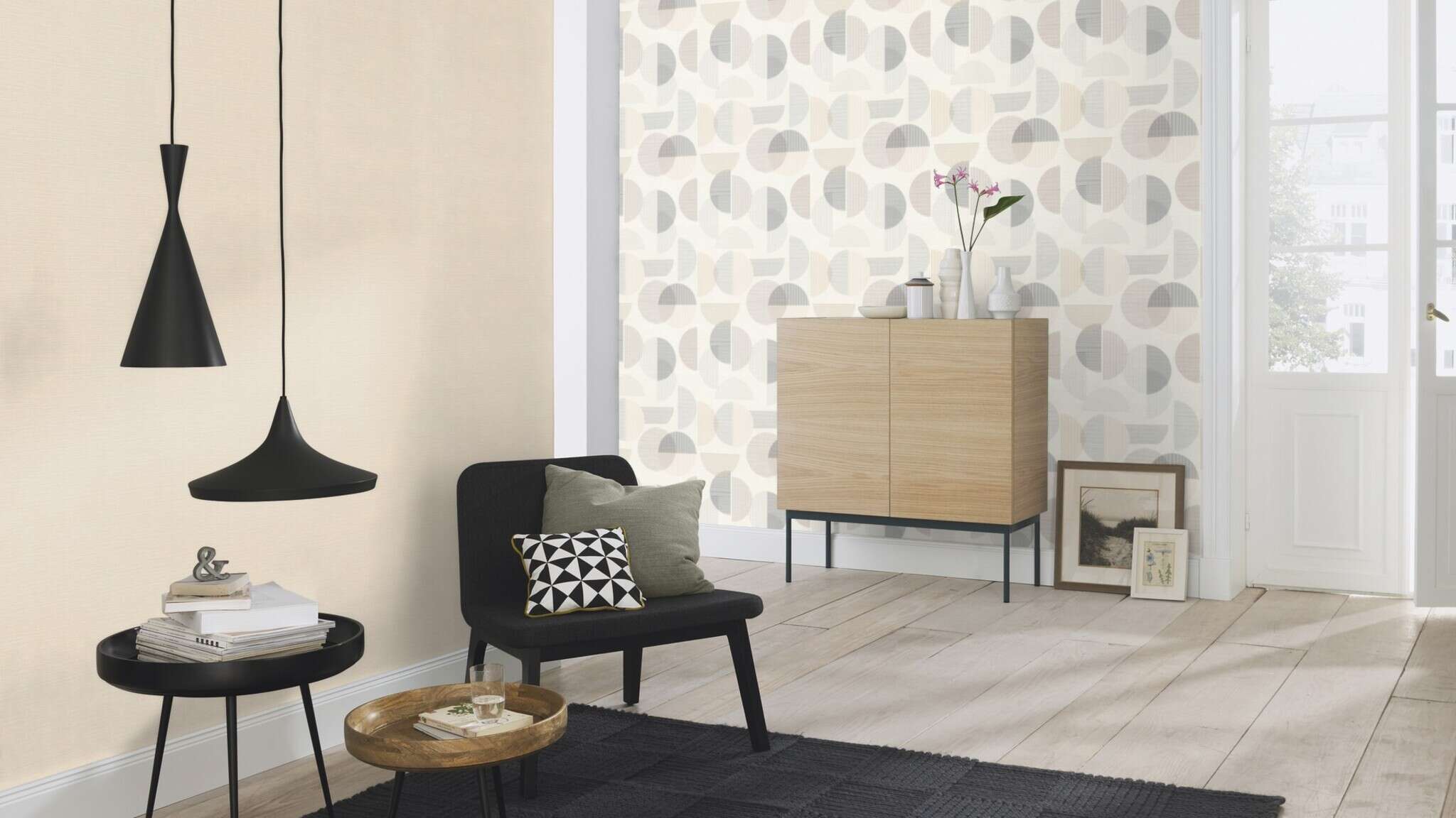 10-734041 Raumsituationen 2 Raum mit Uni-Tapete: Textil-Optik in Beige