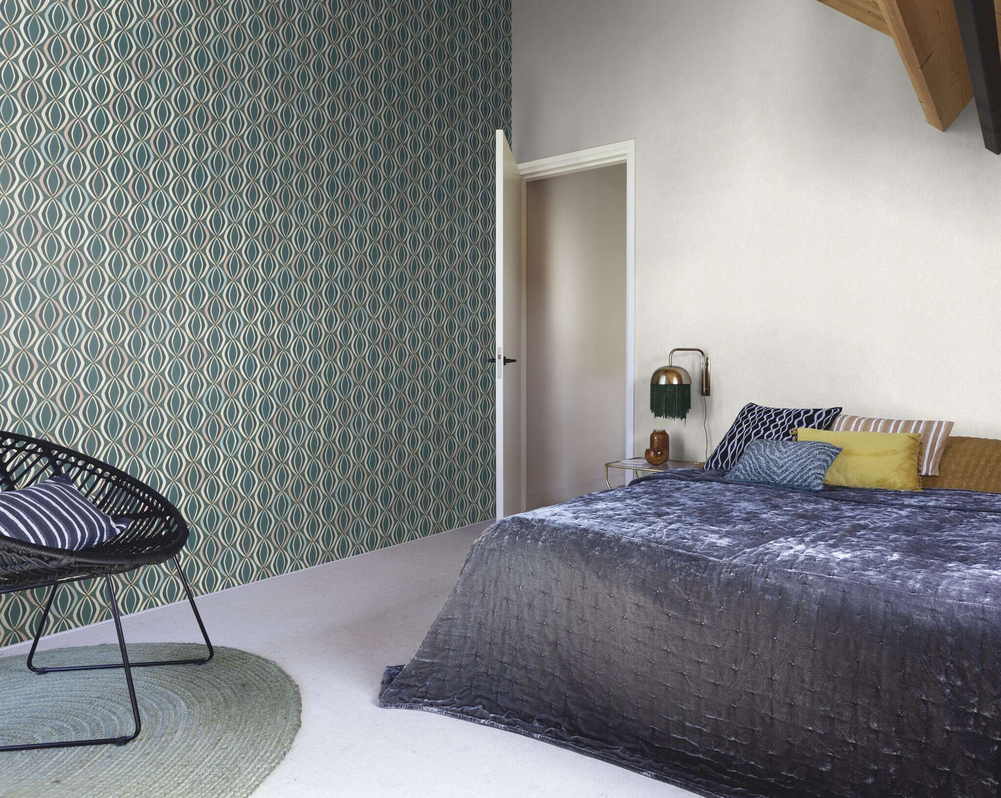 10-791877 Raumsituationen 2 Room with Wallpaper with graphic shapes and a fine texture