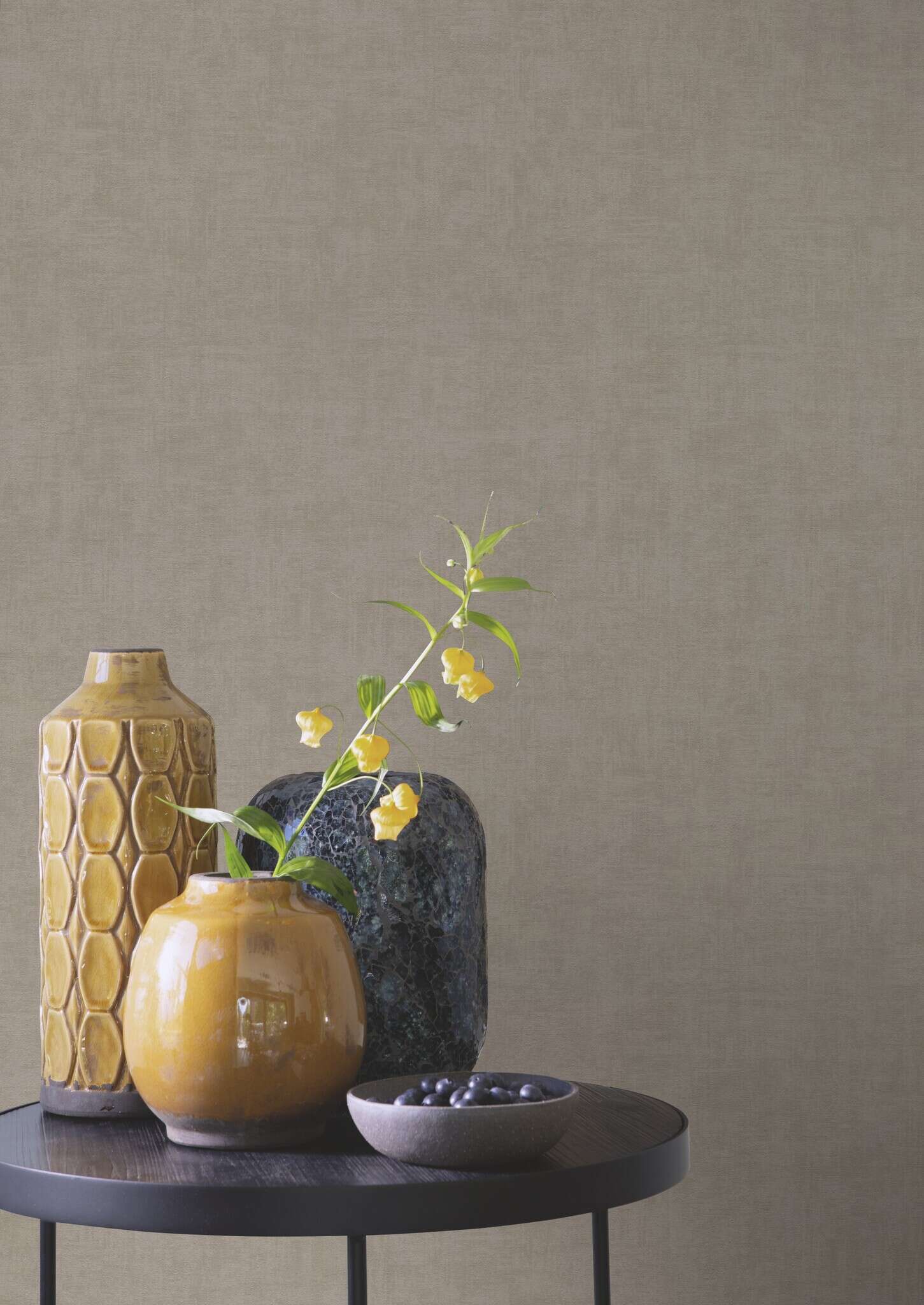 10-229837 Raumsituationen 3 Room with Grey wallpaper with a fabric-like surface texture for a warm room effect