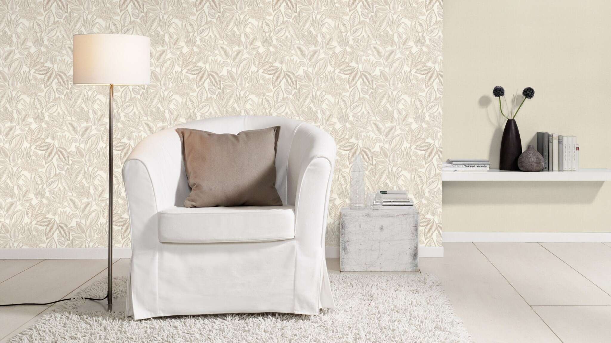 10-692419 Raumsituationen 3 Une chambre avec Papier peint avec des feuilles dessinées de manière imaginative