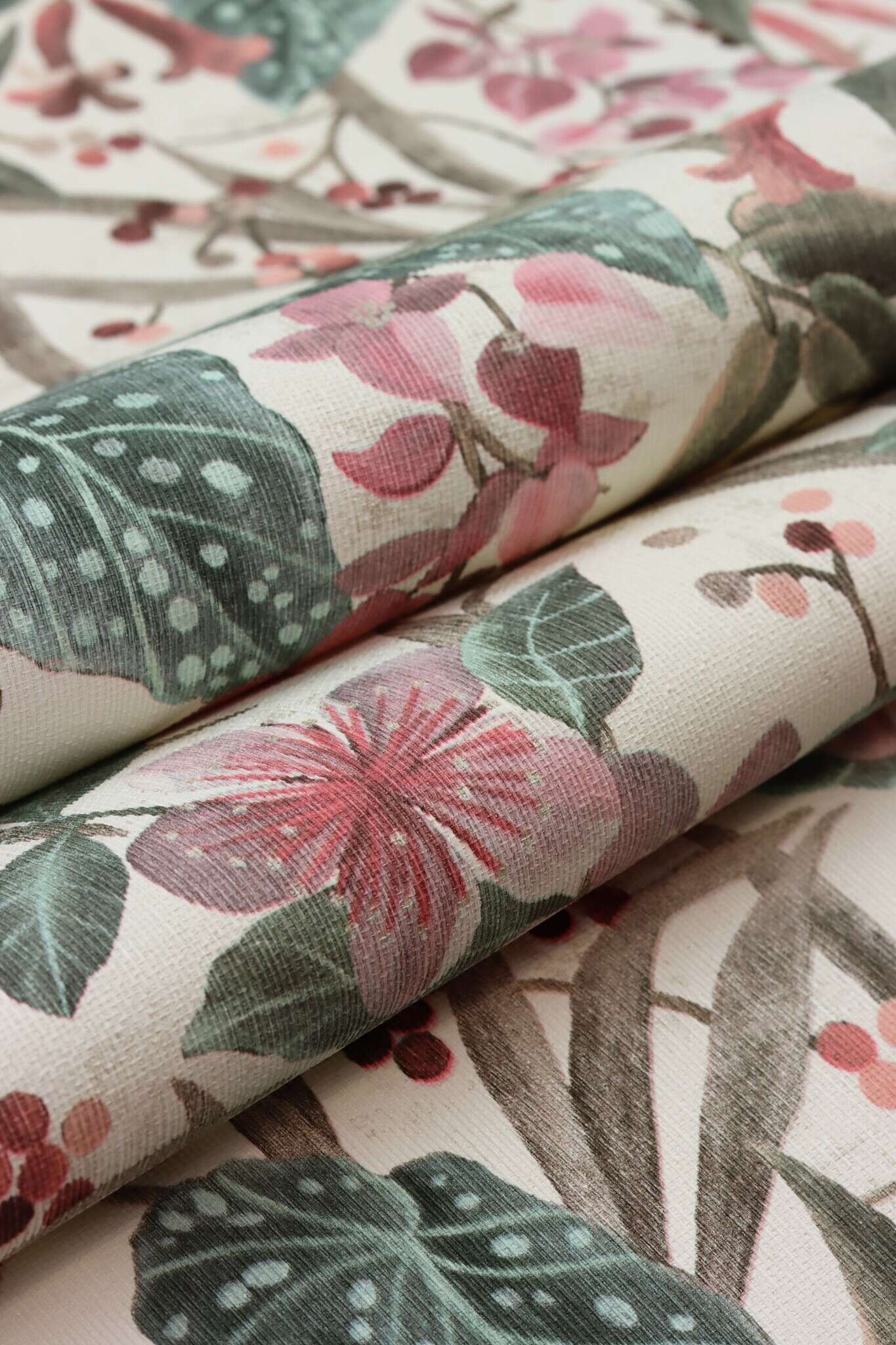 10-538212 Detailaufnahmen 2 Image détaillée de Papier peint à feuilles avec fleurs et plantes