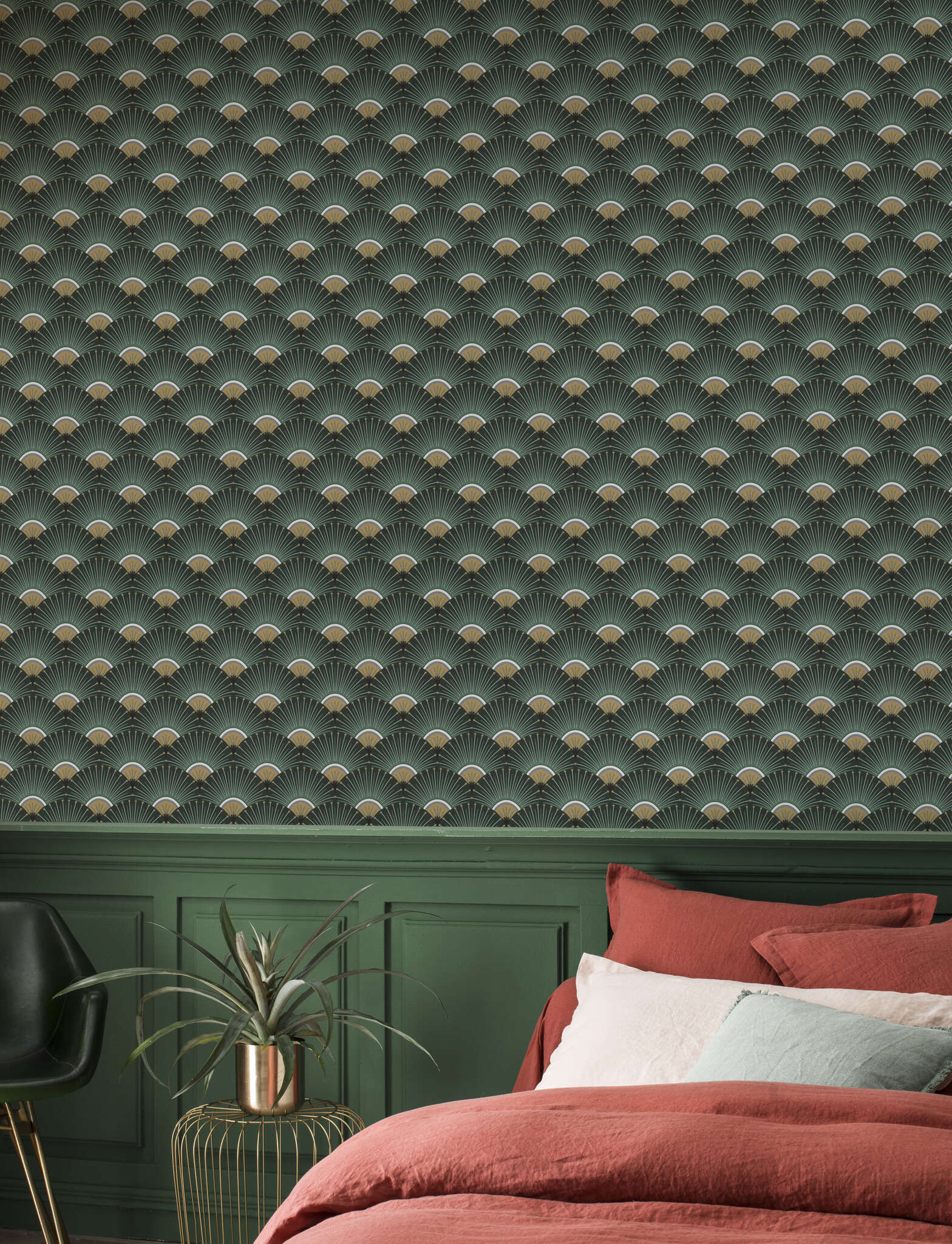 10-637618 Raumsituationen 2 Room with Wallpaper with stylised peacock fan in Art Deco style