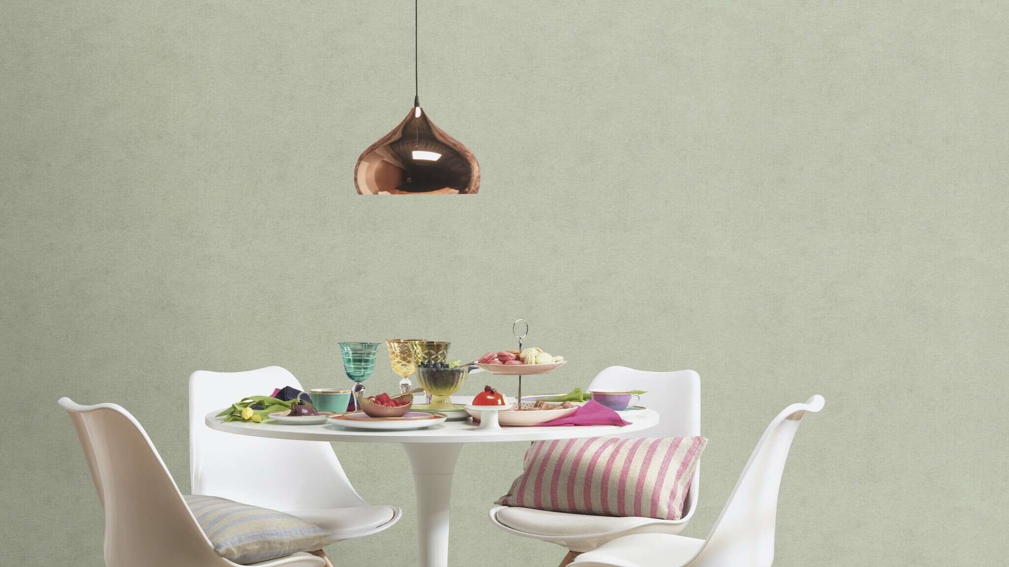 10-408171 Raumsituationen 3 Room with Wallpaper in pale sage green with a fine, woven texture