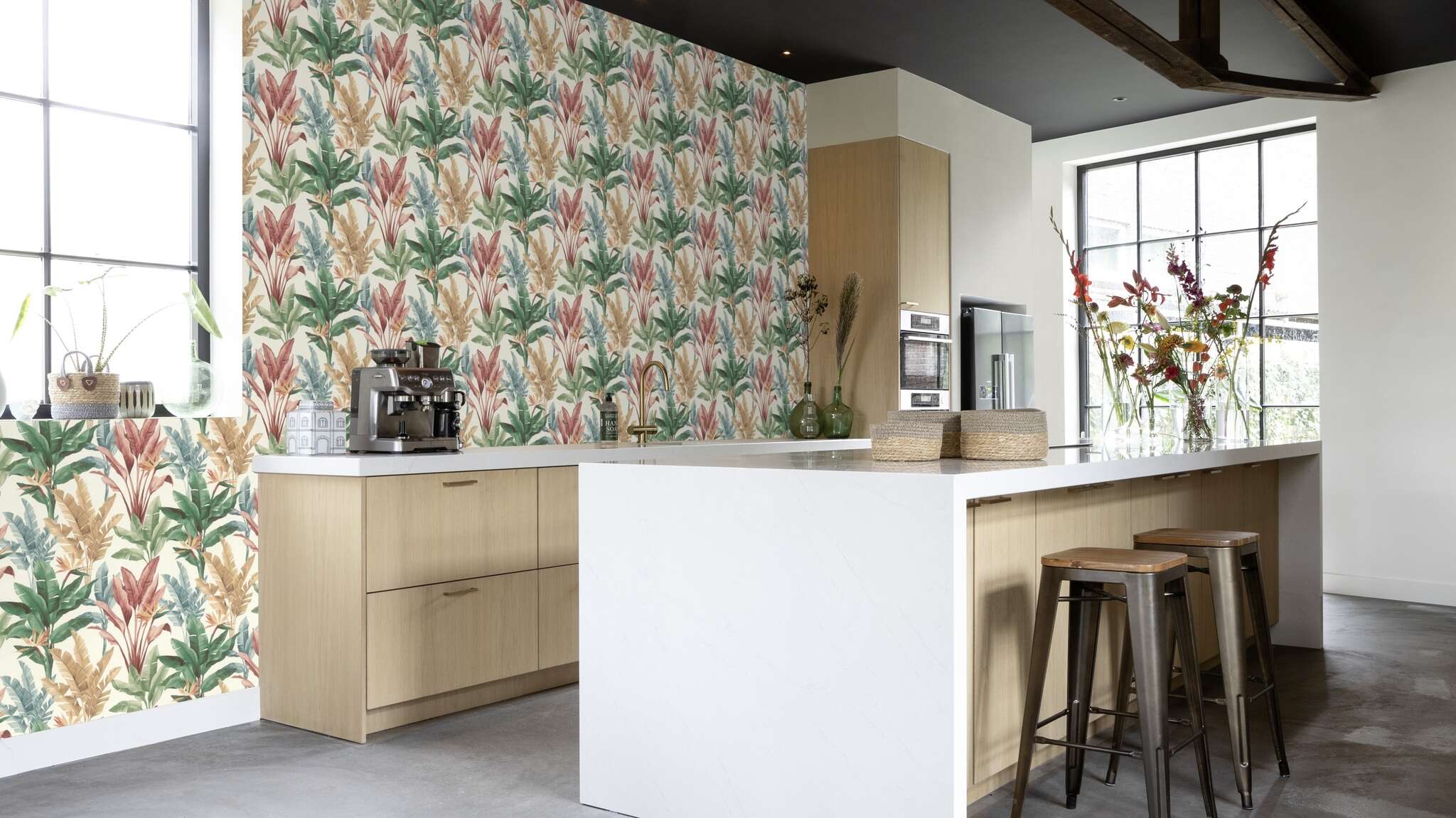 10-793512 Raumsituationen 2 Room with Tropical wallpaper with sketched plants and palm trees in a watercolour look