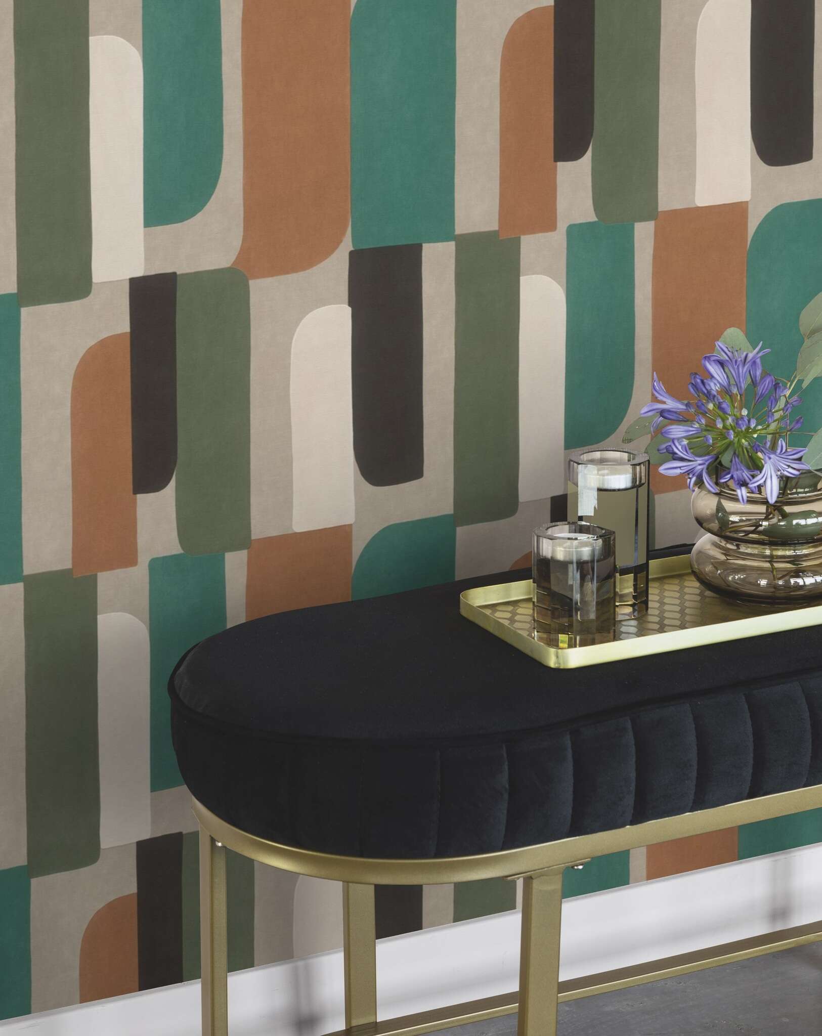 10-330526 Raumsituationen 1 Une chambre avec Motif géométrique en pétrole, vert mousse et sable – audacieux, moderne et dynamique.