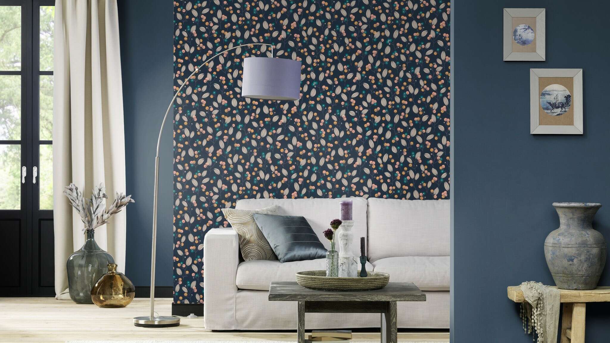 10-452082 Raumsituationen 1 Room with Wallpaper in dark blue with a fine fabric effect.