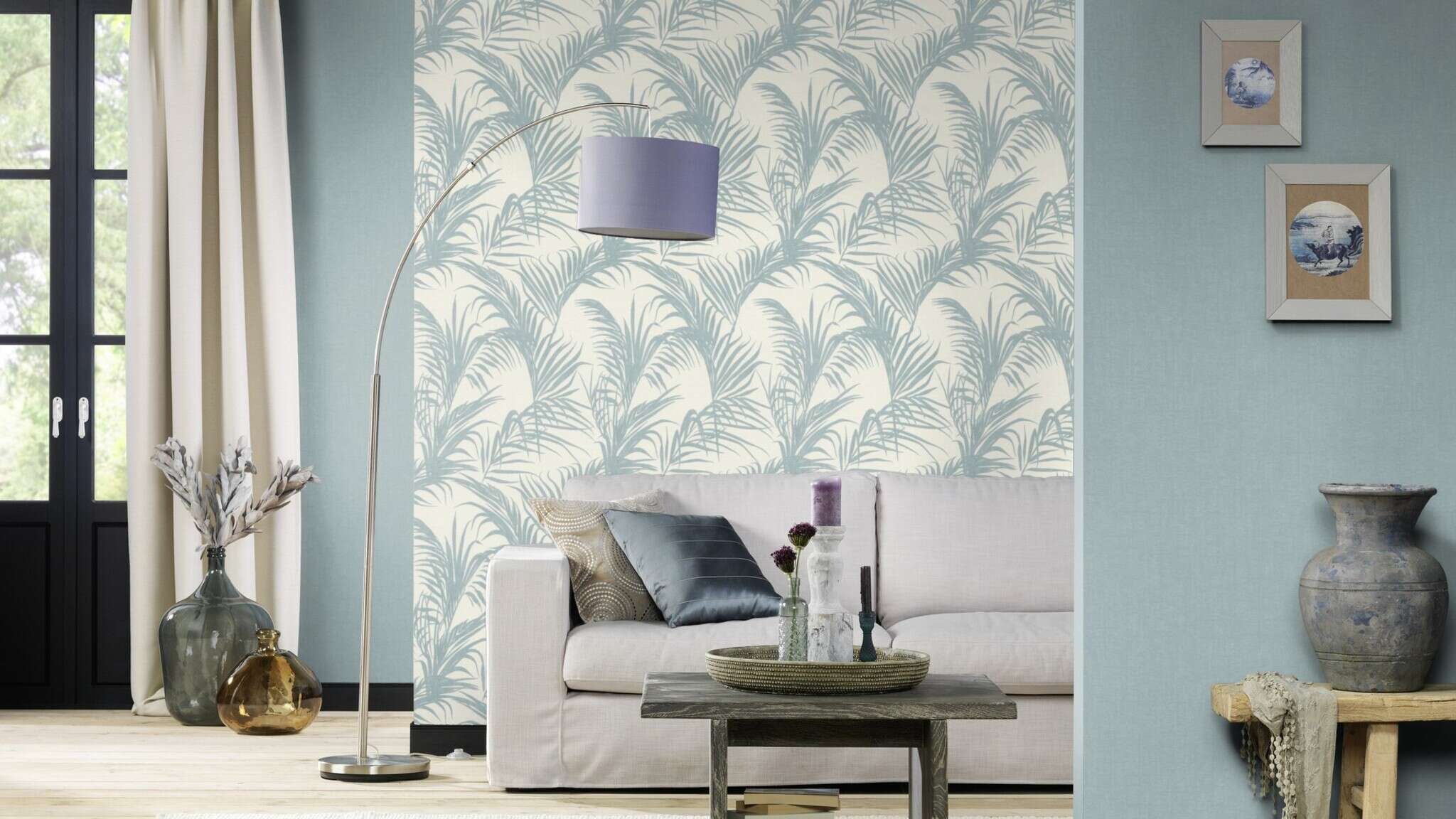 10-314014 Raumsituationen 2 Room with Cream-coloured background with petrol blue palm leaves, modern and fresh.