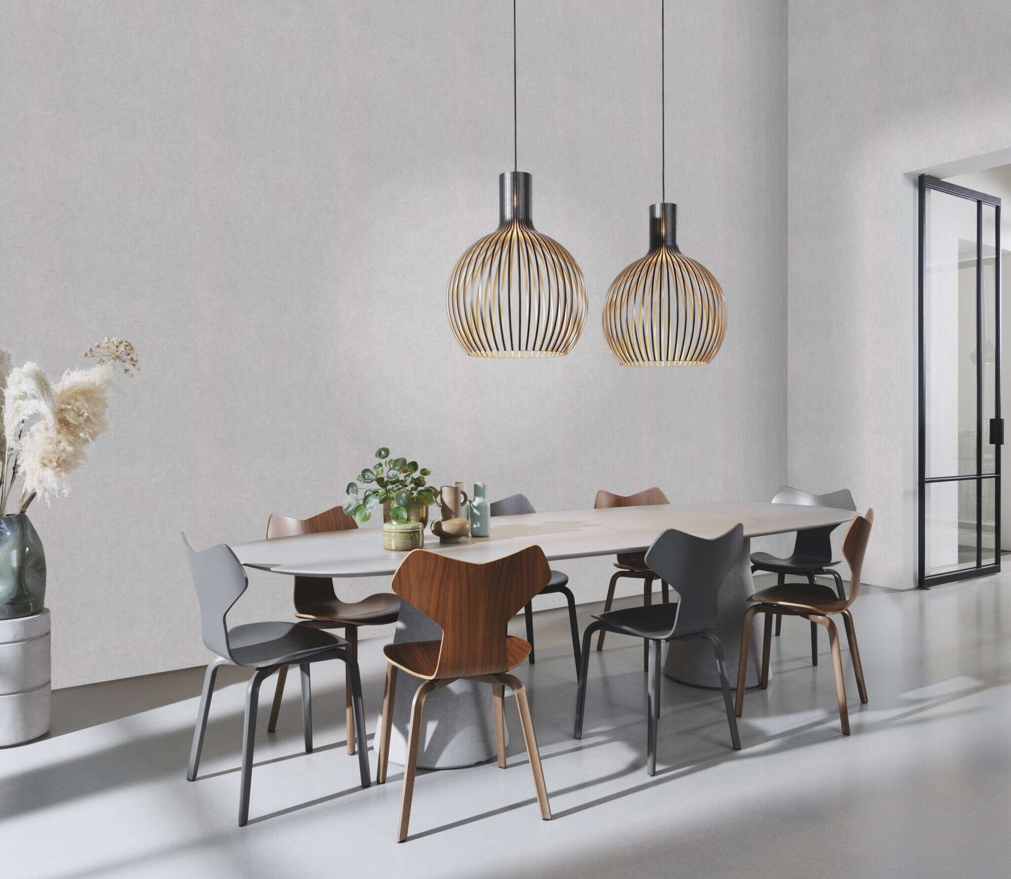 10-285123 Raumsituationen 3 Room with Light wallpaper with a fine texture in neutral grey – ideal for modern interior design