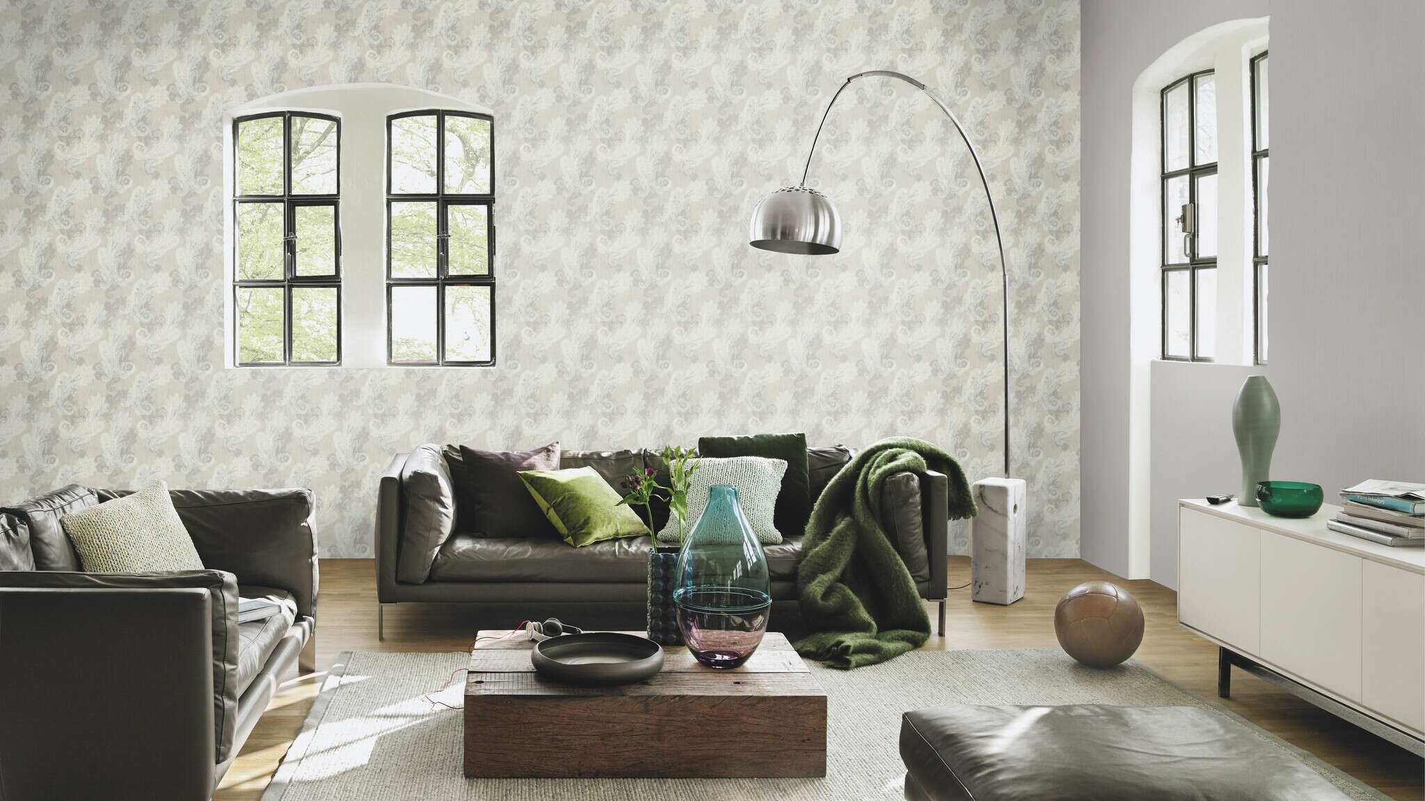 10-746426 Raumbilder 1 Room with Oriental wallpaper with paisley-style ornaments