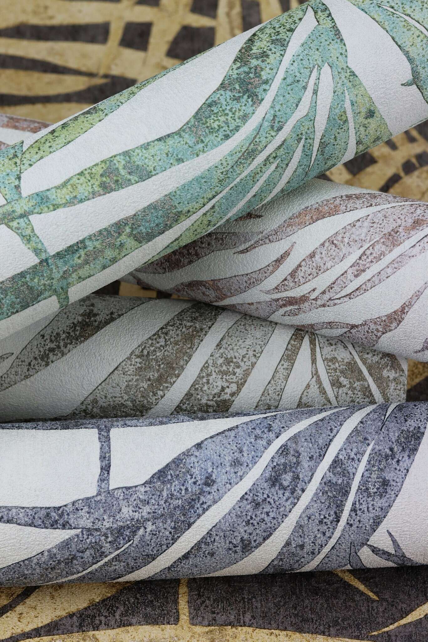10-617429 Detailaufnahmen 16 Palm leaves non-woven wallpaper in blue-demin Indigo Selection 617429