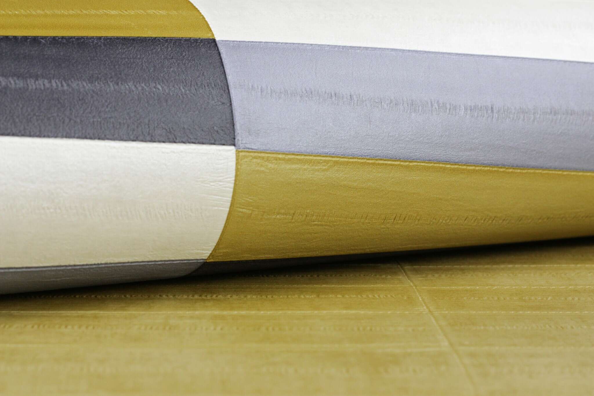 10-418729 Detailaufnahmen 7 Leather-look non-woven wallpaper in yellow-ochre Selection 418729