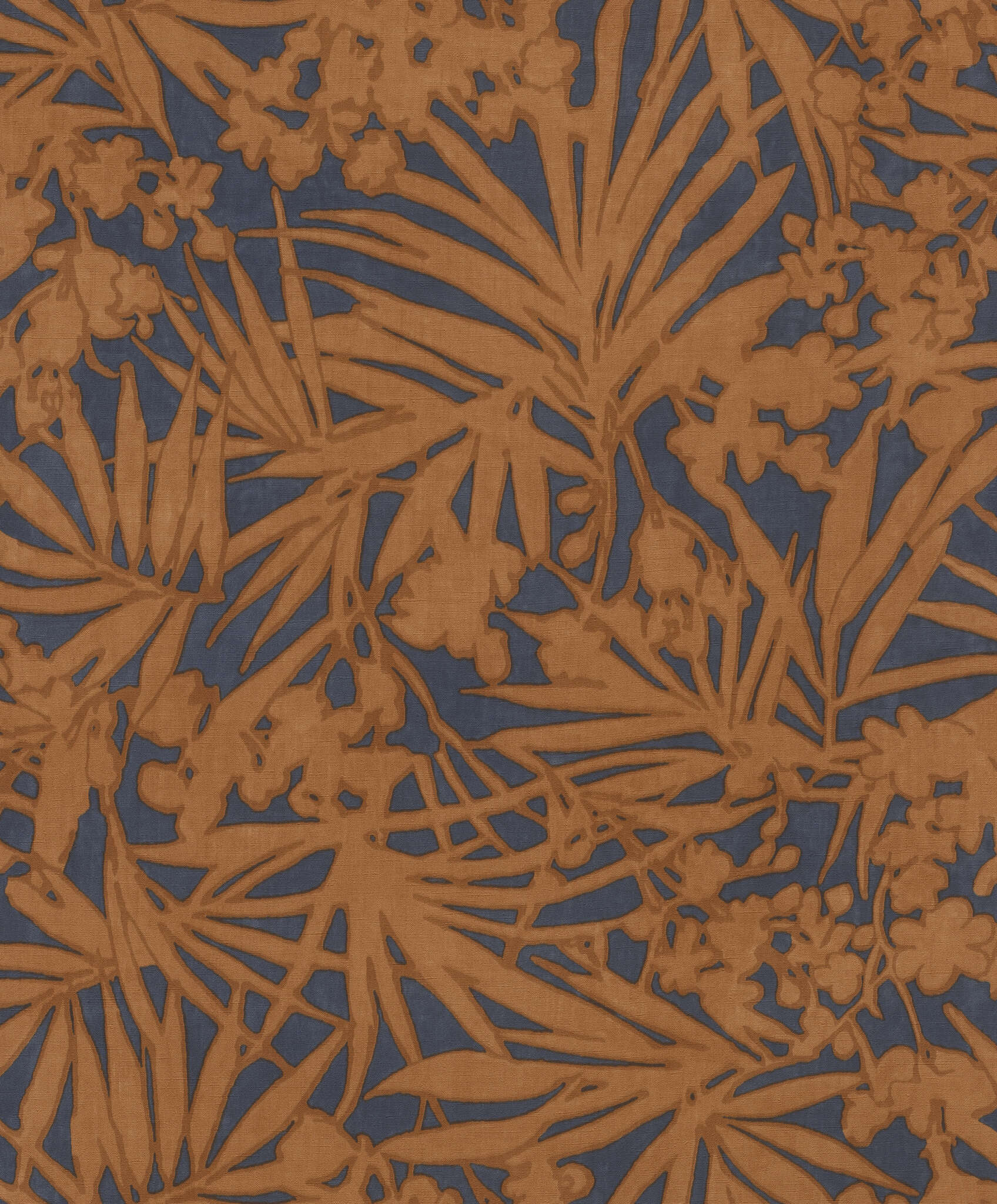 10-330335 Artikelscan 1 Dark blue wallpaper with tropical leaf pattern in rust orange – striking contrast with depth.