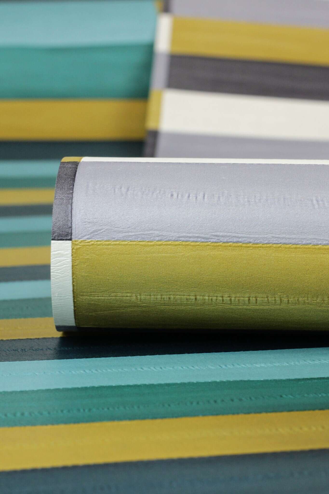 10-418729 Detailaufnahmen 8 Leather-look non-woven wallpaper in yellow-ochre Selection 418729