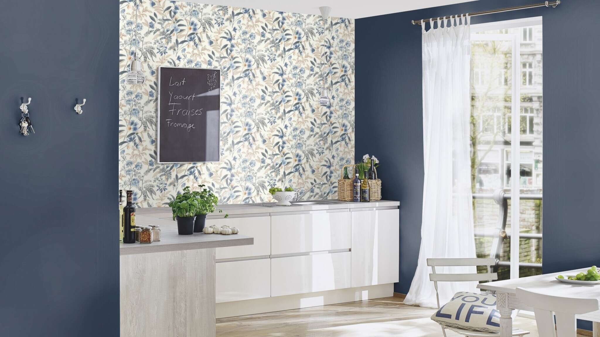 10-869125 Raumsituationen 3 Room with Wallpaper with hand-drawn lines and flowers in a watercolour look