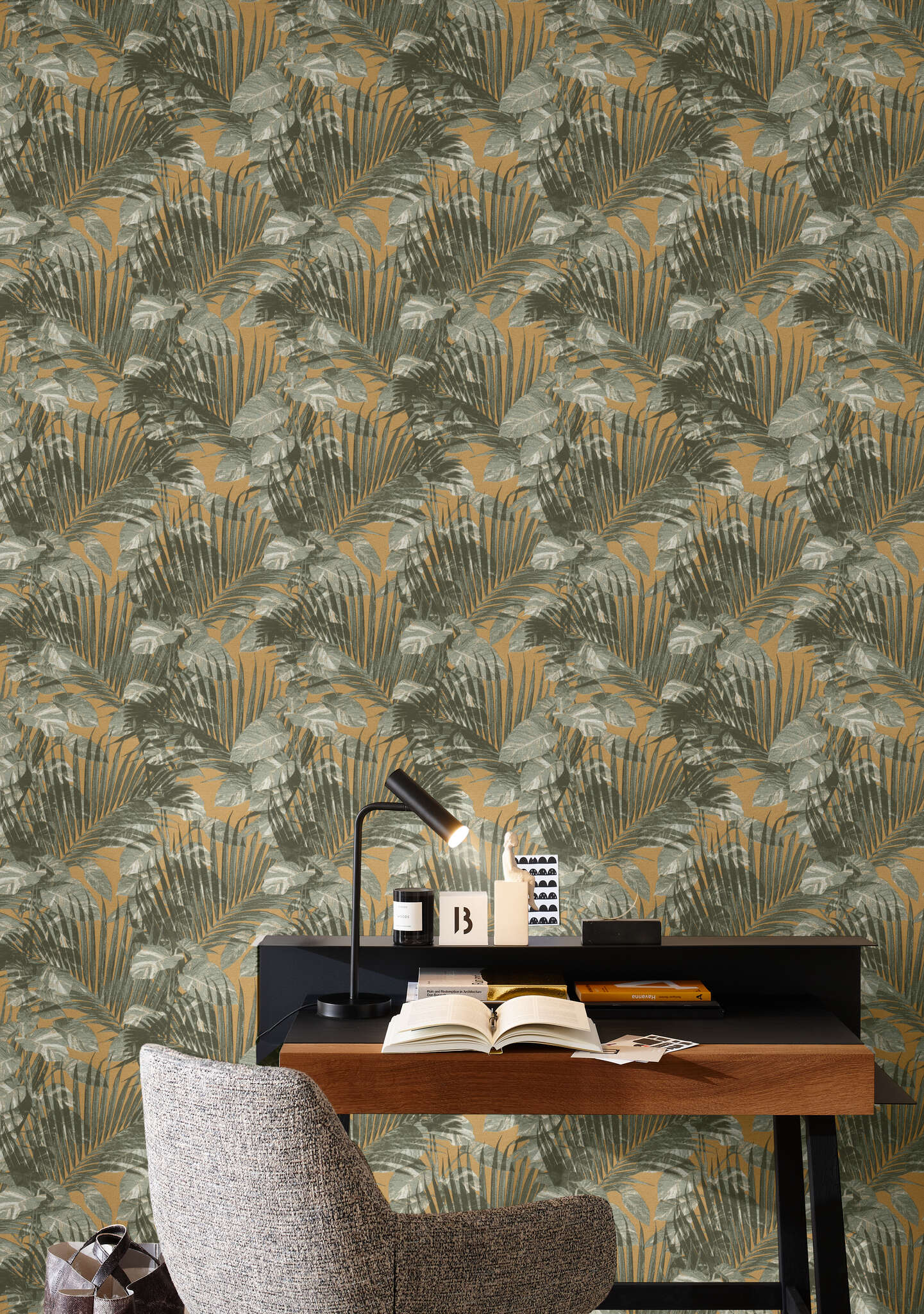 10-600162 Raumbilder 1 Room with Tropical wallpaper with palm leaves and monstera