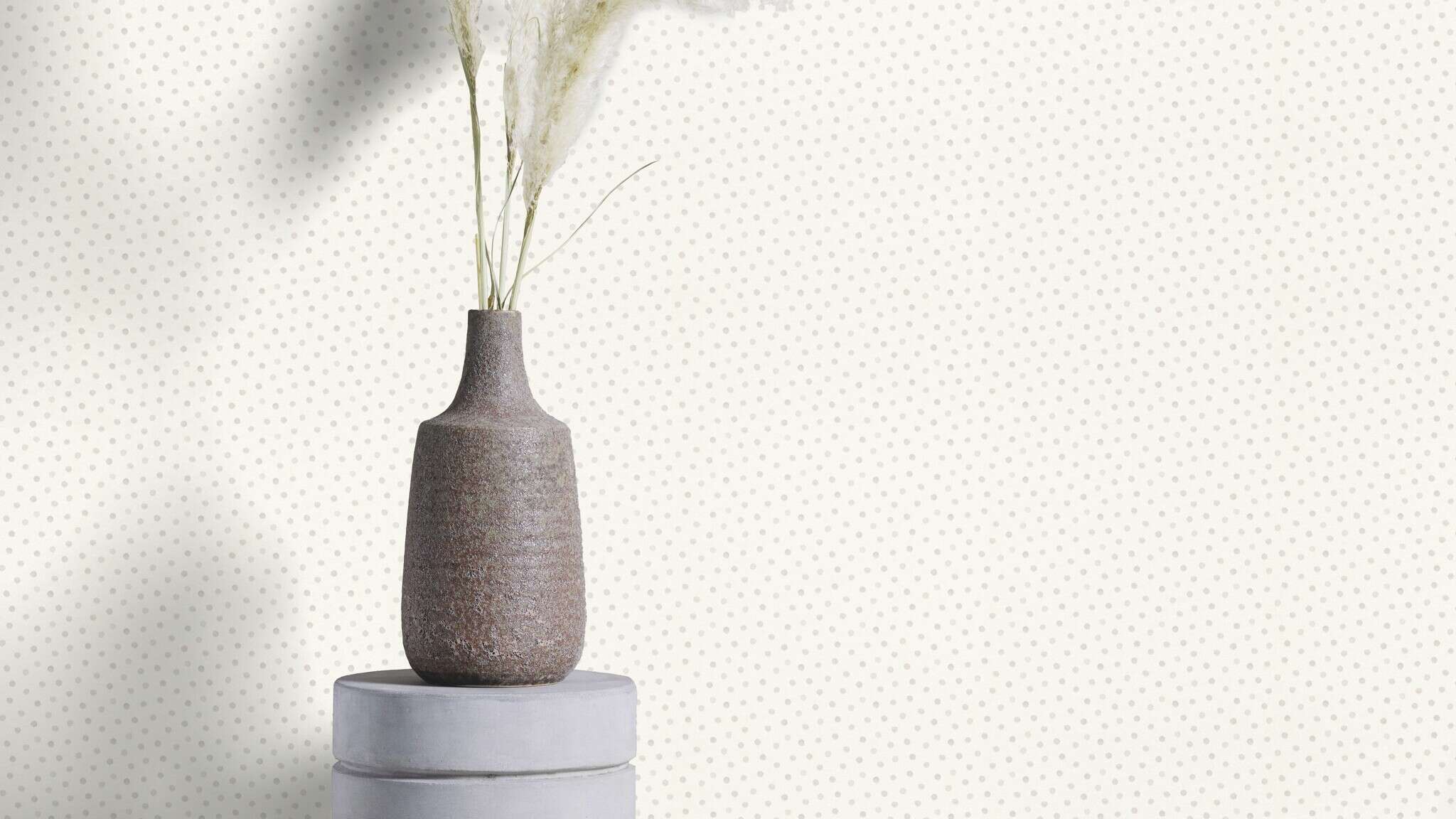 10-253030 Raumsituationen 1 Room with Subtle dot wallpaper with a regular pattern of small grey dots on a light background
