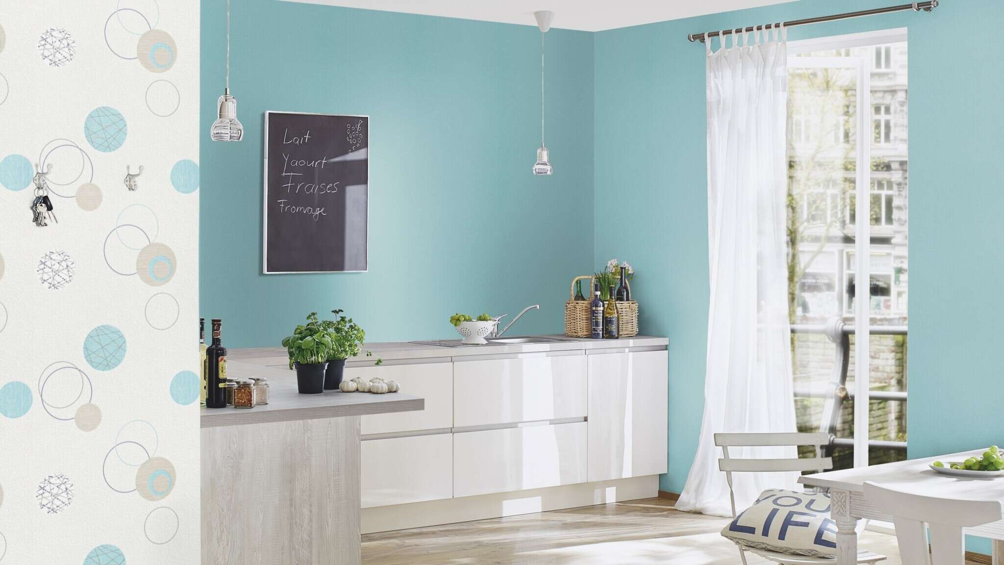 10-475913 Raumsituationen 1 Une chambre avec Motif ludique et moderne avec des cercles bleu clair, beige et gris sur fond blanc