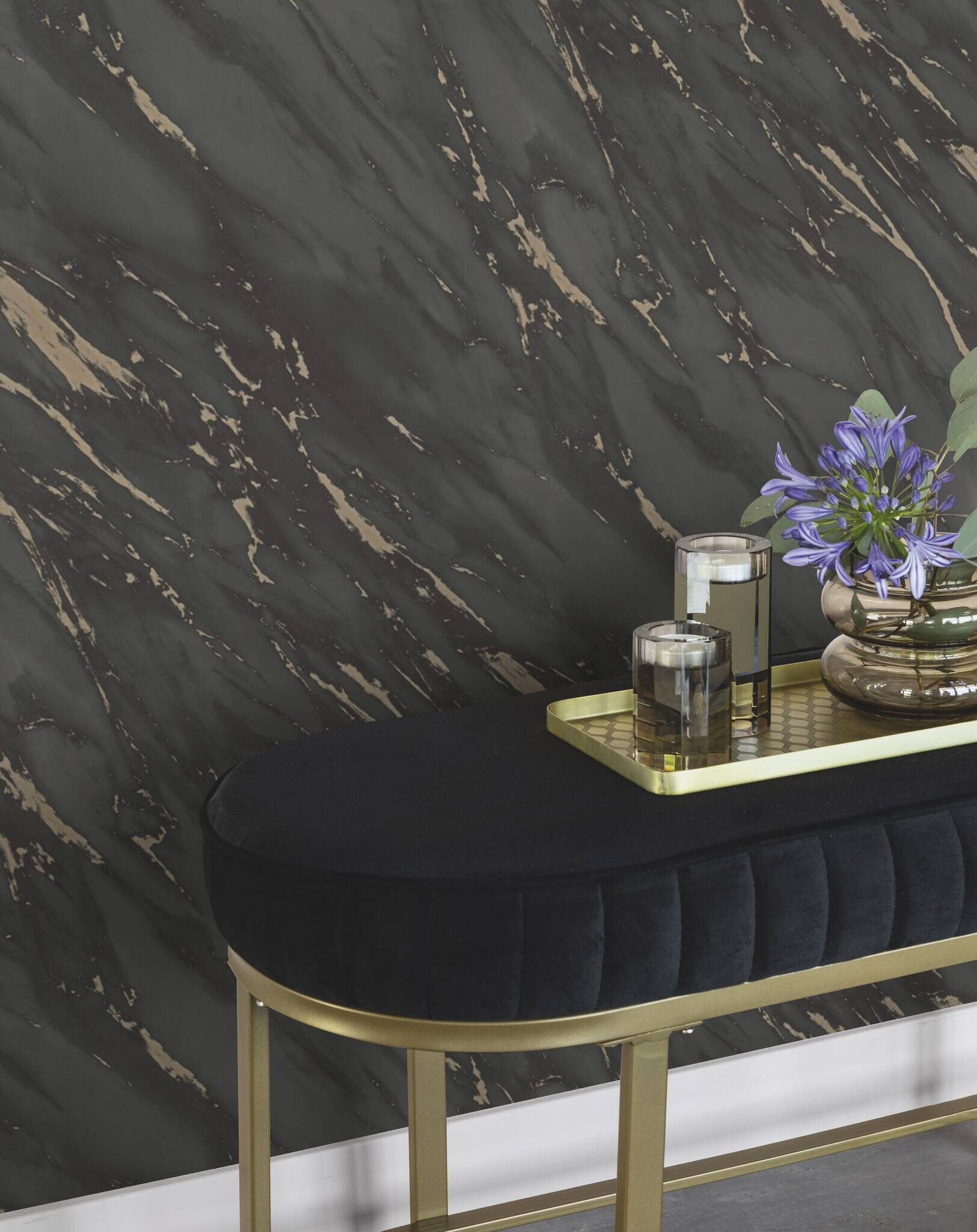 10-200157 Raumsituationen 4 Room with Luxurious wallpaper in anthracite and black with striking golden marble elements