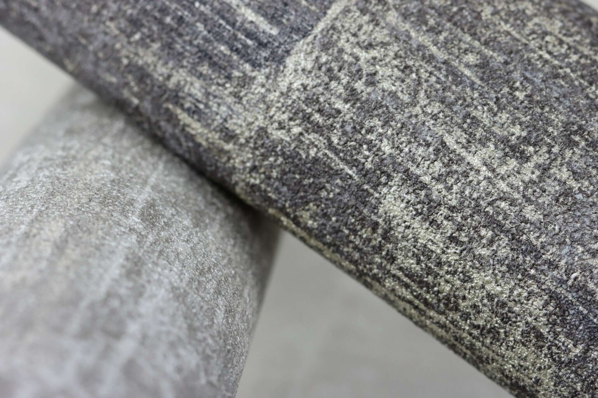 10-617627 Detailaufnahmen 6 Striped non-woven wallpaper in gray-stone gray Selection 617627