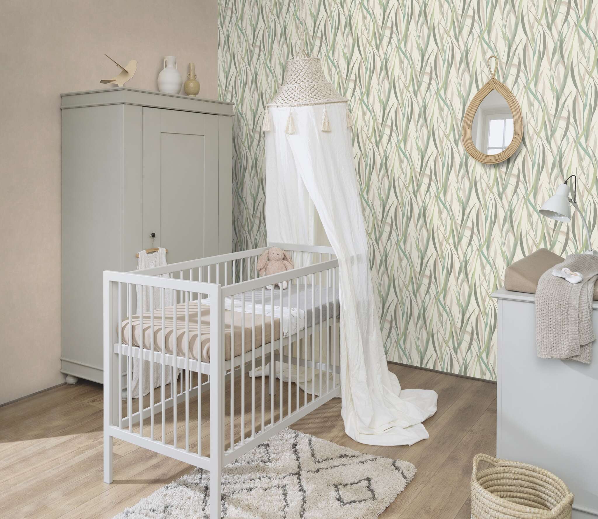 10-330212 Raumsituationen 2 Room with Green watercolour grasses on a light background – a fresh, natural atmosphere for modern rooms.