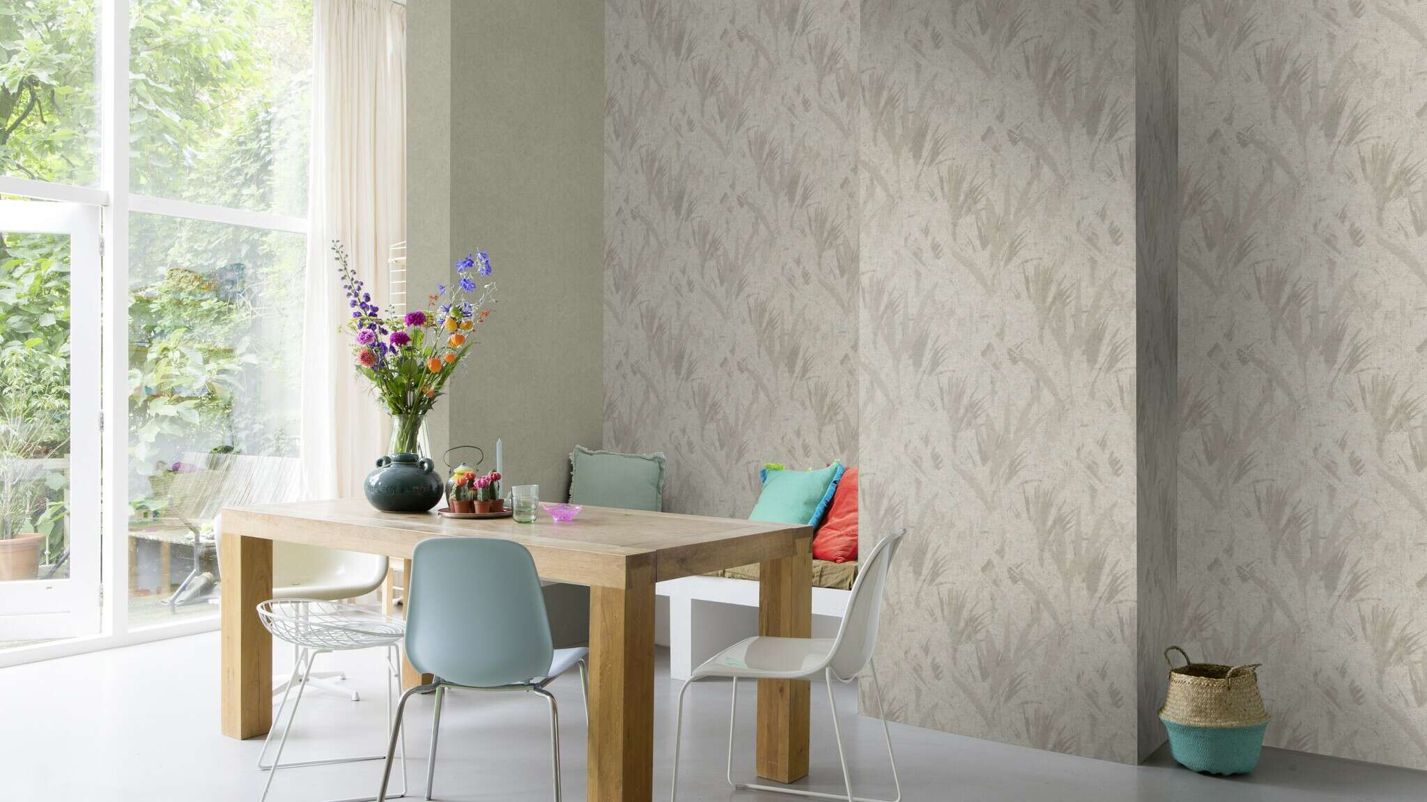 10-520736 Raumsituationen 1 Reed non-woven wallpaper in gray-light gray Selection 520736