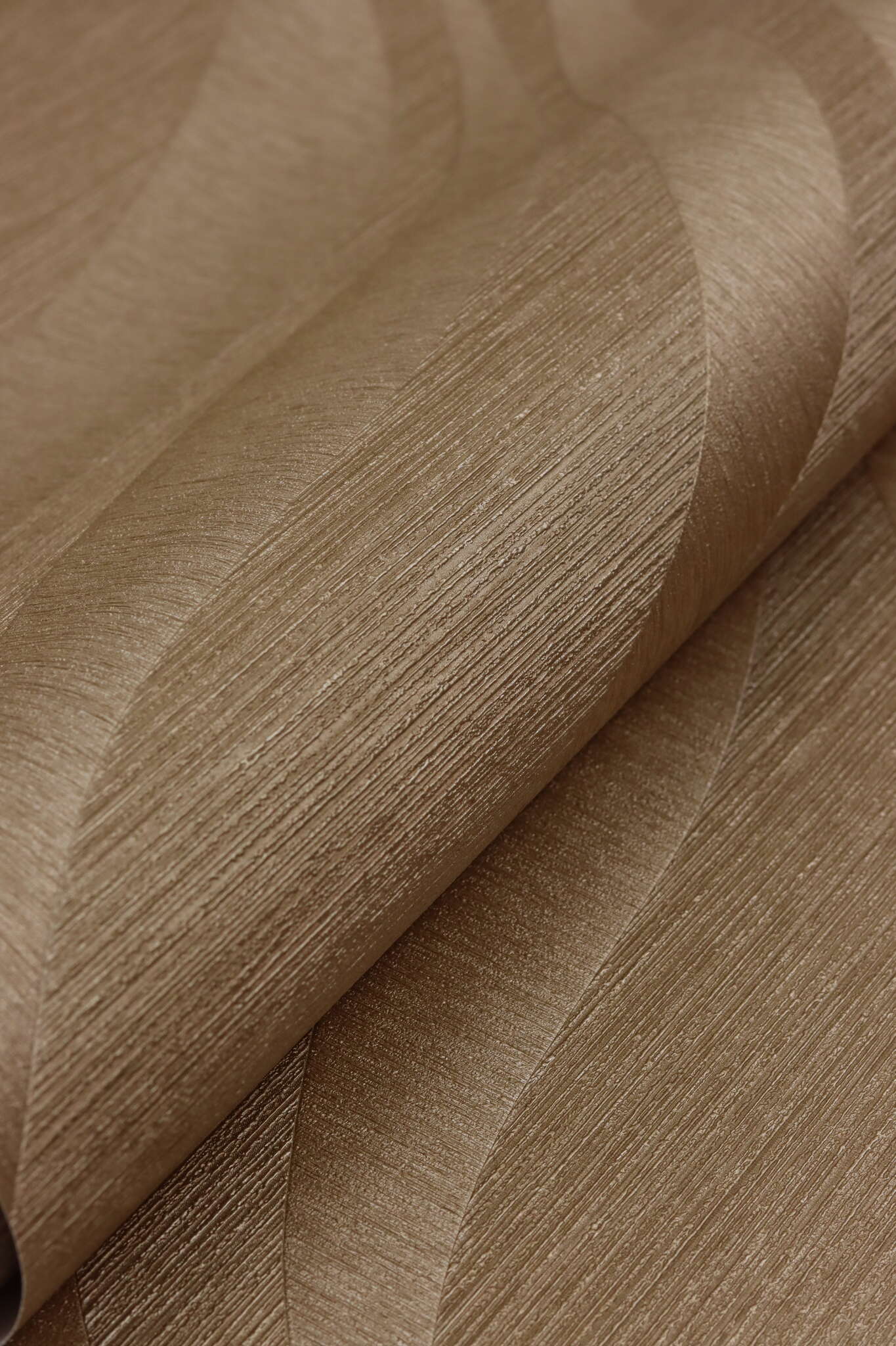 10-608052 Detailaufnahmen 8 Detailed image of Graphic wallpaper with waves and grooved texture