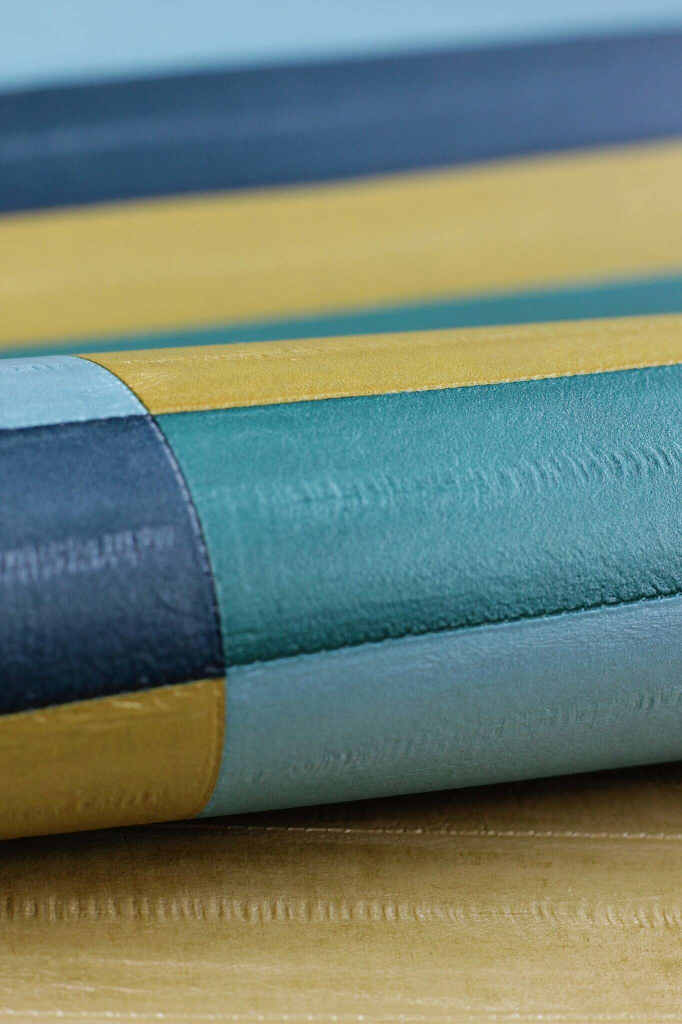 10-418736 Detailaufnahmen 5 Leather-look non-woven wallpaper in turquoise-dark turquoise Selection 418736